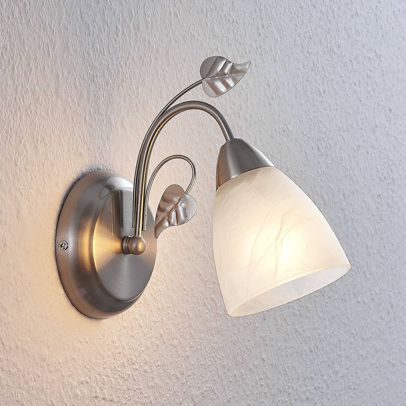 Lindby Wandleuchte Yannie, 22 cm, nickel/weiß, Glas Lindby Wandleuchte Yannie, 22 cm, nickel/weiß, Glas von LINDBY