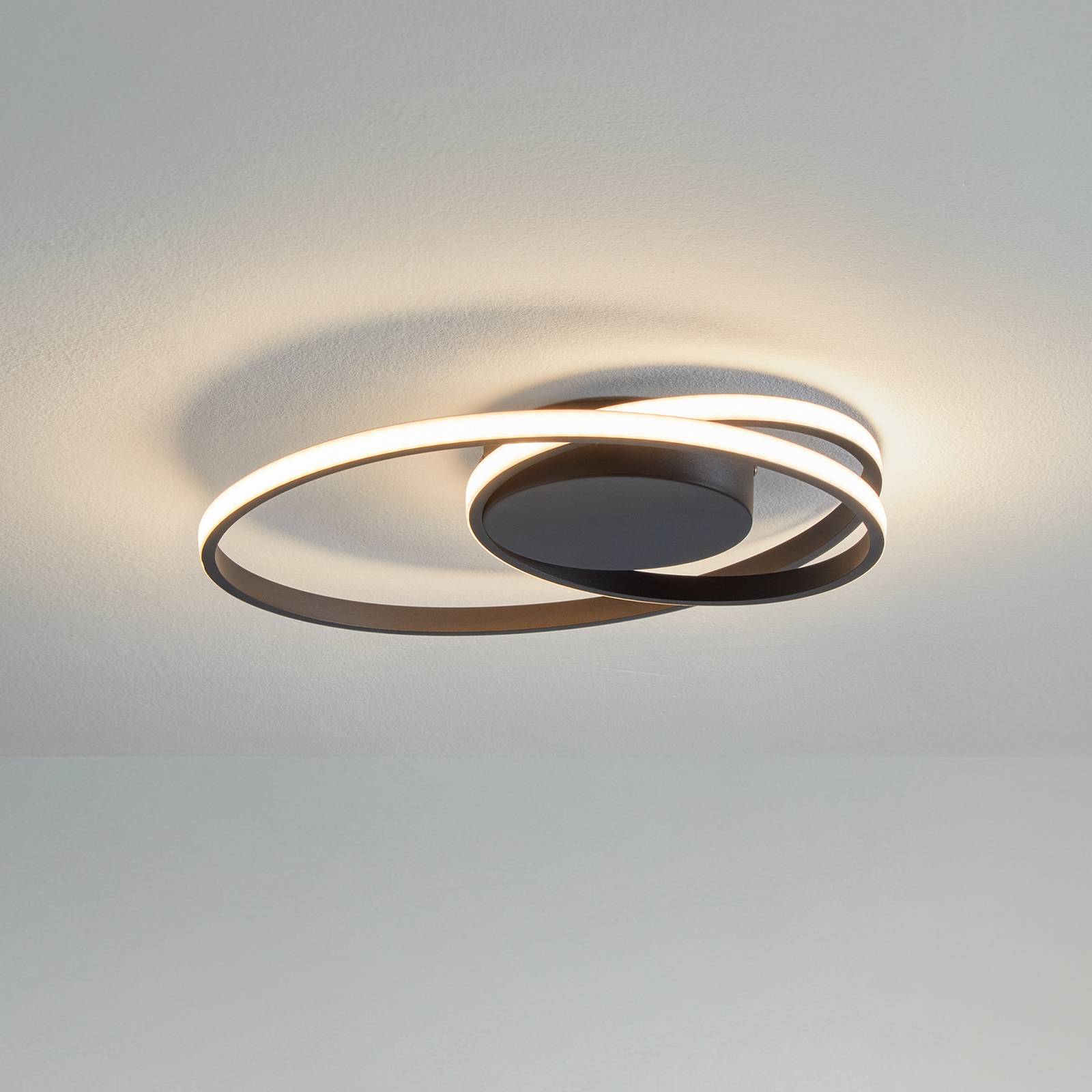 Lindby LED-Deckenleuchte Youna, schwarz, Alu, 39 cm, dimmbar Lindby LED-Deckenleuchte Youna, schwarz, Alu, 39 cm, dimmbar von LINDBY