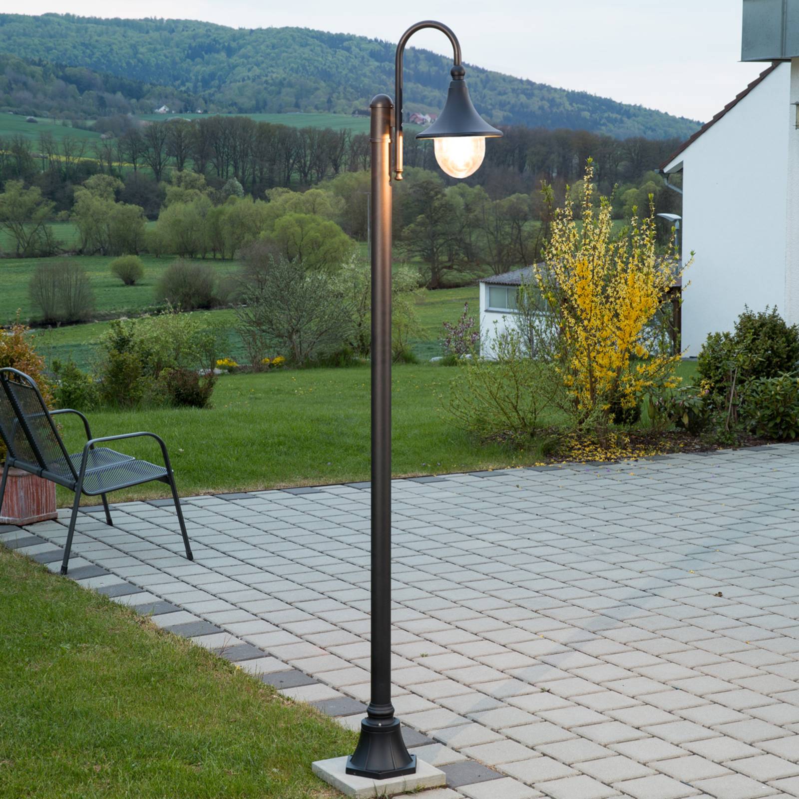 Lindby Außenleuchte Daphne, 220 cm, schwarz, E27, IP44 Lindby Außenleuchte Daphne, 220 cm, schwarz, E27, IP44 von LINDBY