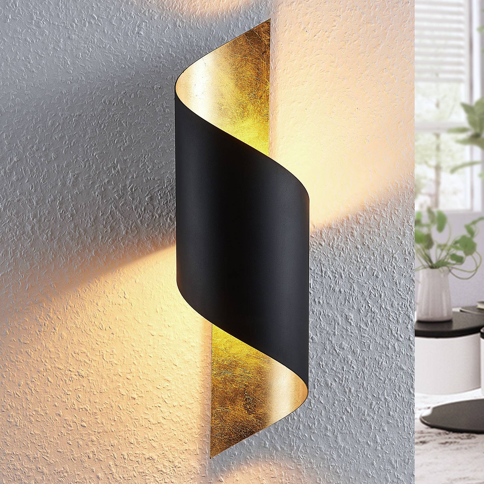 Lindby Wandleuchte Vanni, schwarz/gold, Metall, Höhe 57cm Lindby Wandleuchte Vanni, schwarz/gold, Metall, Höhe 57cm von LINDBY