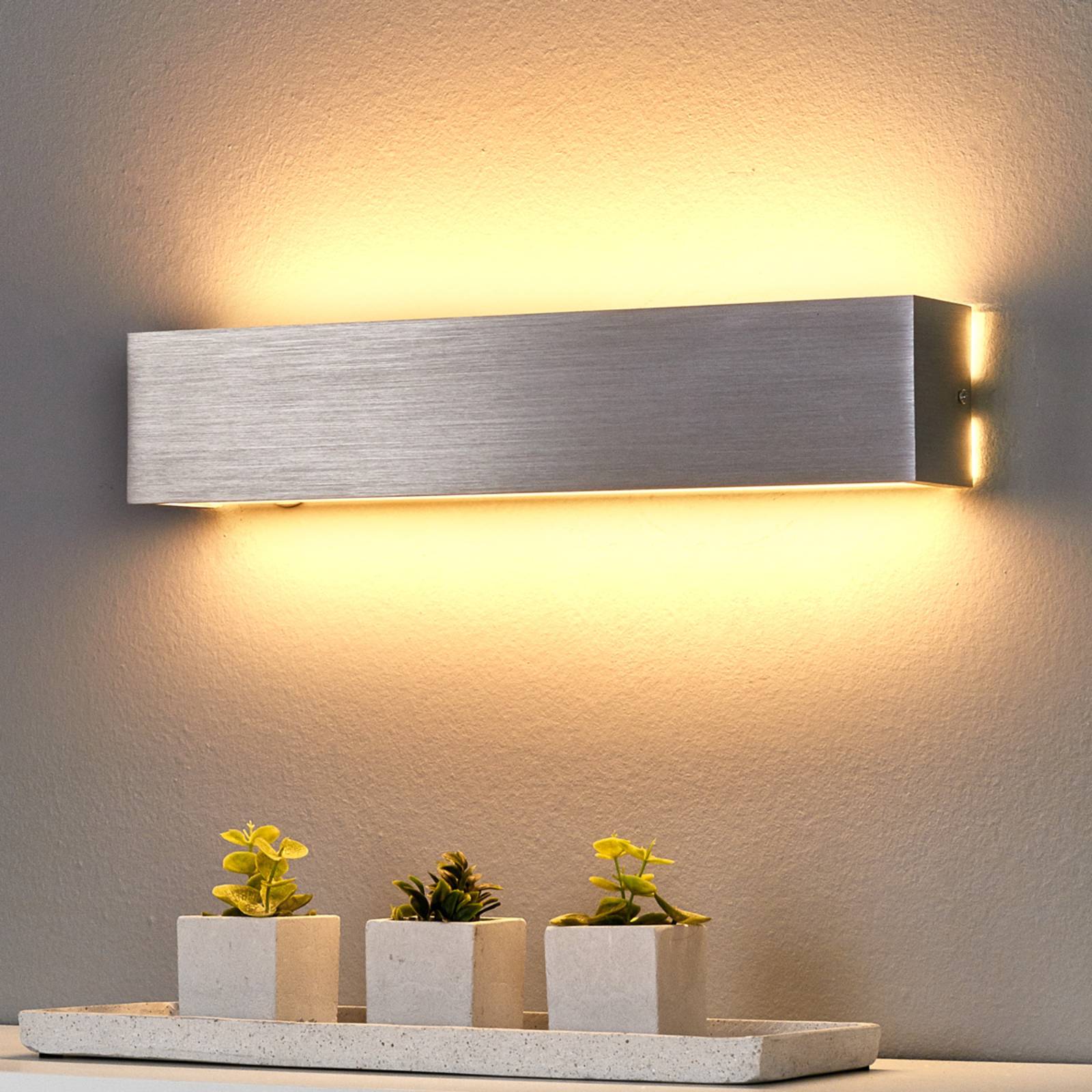 Lindby LED-Wandleuchte Ranik, 40 cm, alufarben, Metall Lindby LED-Wandleuchte Ranik, 40 cm, alufarben, Metall von LINDBY