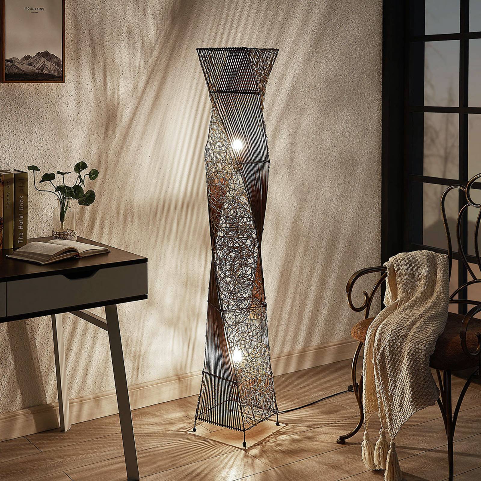 Rattan-Stehlampe Kassia für gemütliches Licht Rattan-Stehlampe Kassia für gemütliches Licht von LINDBY