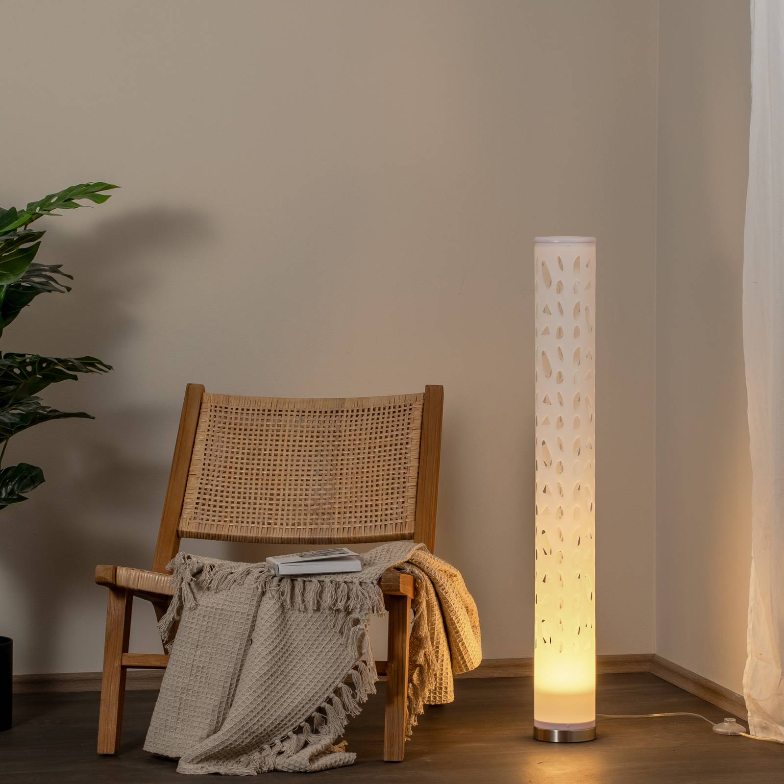 Lindby Stehlampe Alisea, 104 cm, weiß, RGBW, Fernbedienung Lindby Stehlampe Alisea, 104 cm, weiß, RGBW, Fernbedienung von LINDBY