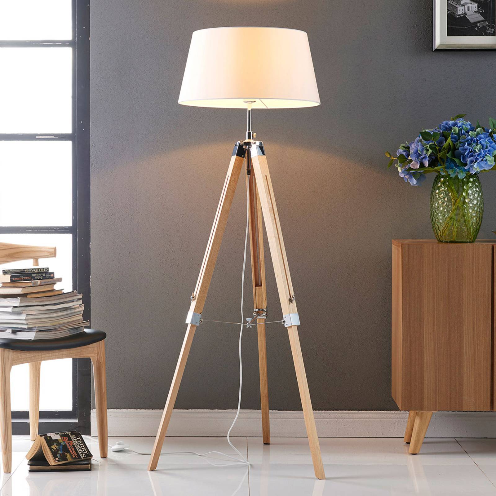 Lindby Stehlampe Katie, 162 cm, weiß, Textil, Holz, Tripod Lindby Stehlampe Katie, 162 cm, weiß, Textil, Holz, Tripod von LINDBY