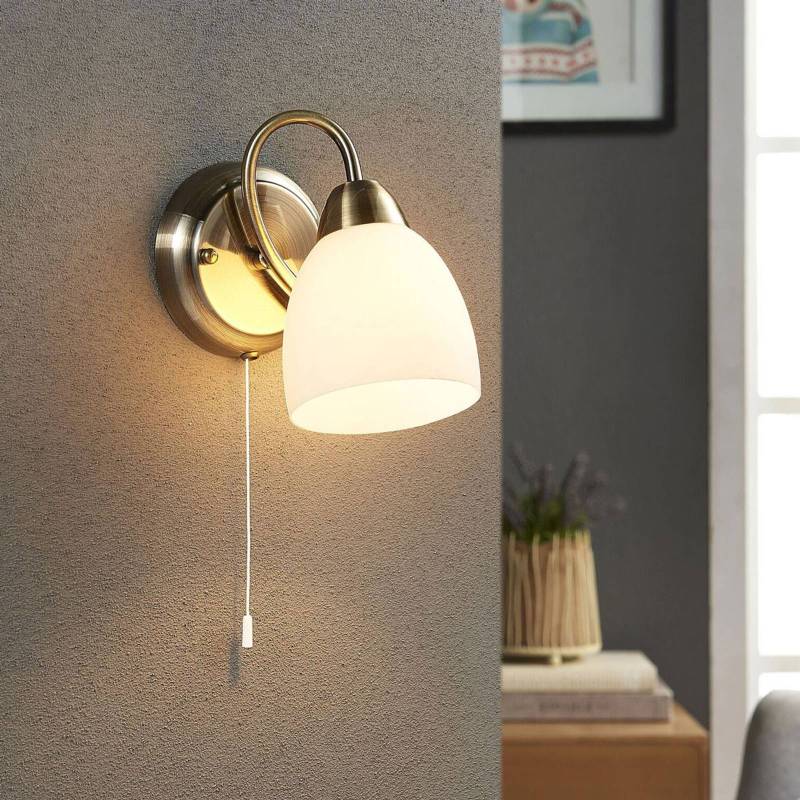 Lindby Wandleuchte Mael, Höhe 20 cm, altmessing, Zugschalter von LINDBY