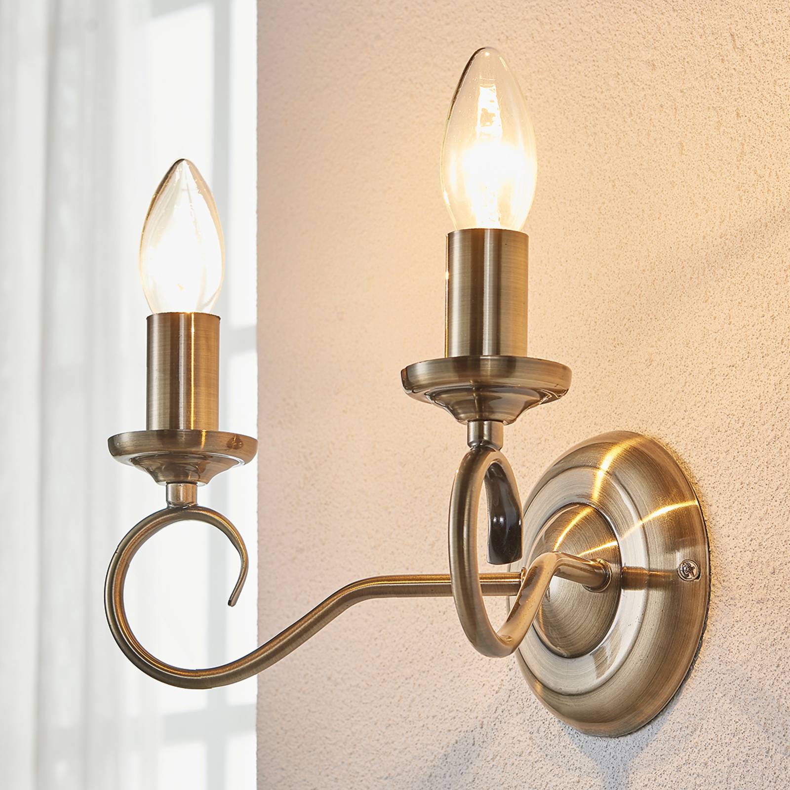 Lindby Wandleuchte Marnia, altmessing, 2-flammig, 27 cm, E14 Lindby Wandleuchte Marnia, altmessing, 2-flammig, 27 cm, E14 von LINDBY
