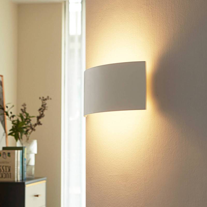 Lindby Wandleuchte Naike, weiß, Gips, Höhe 15 cm von LINDBY