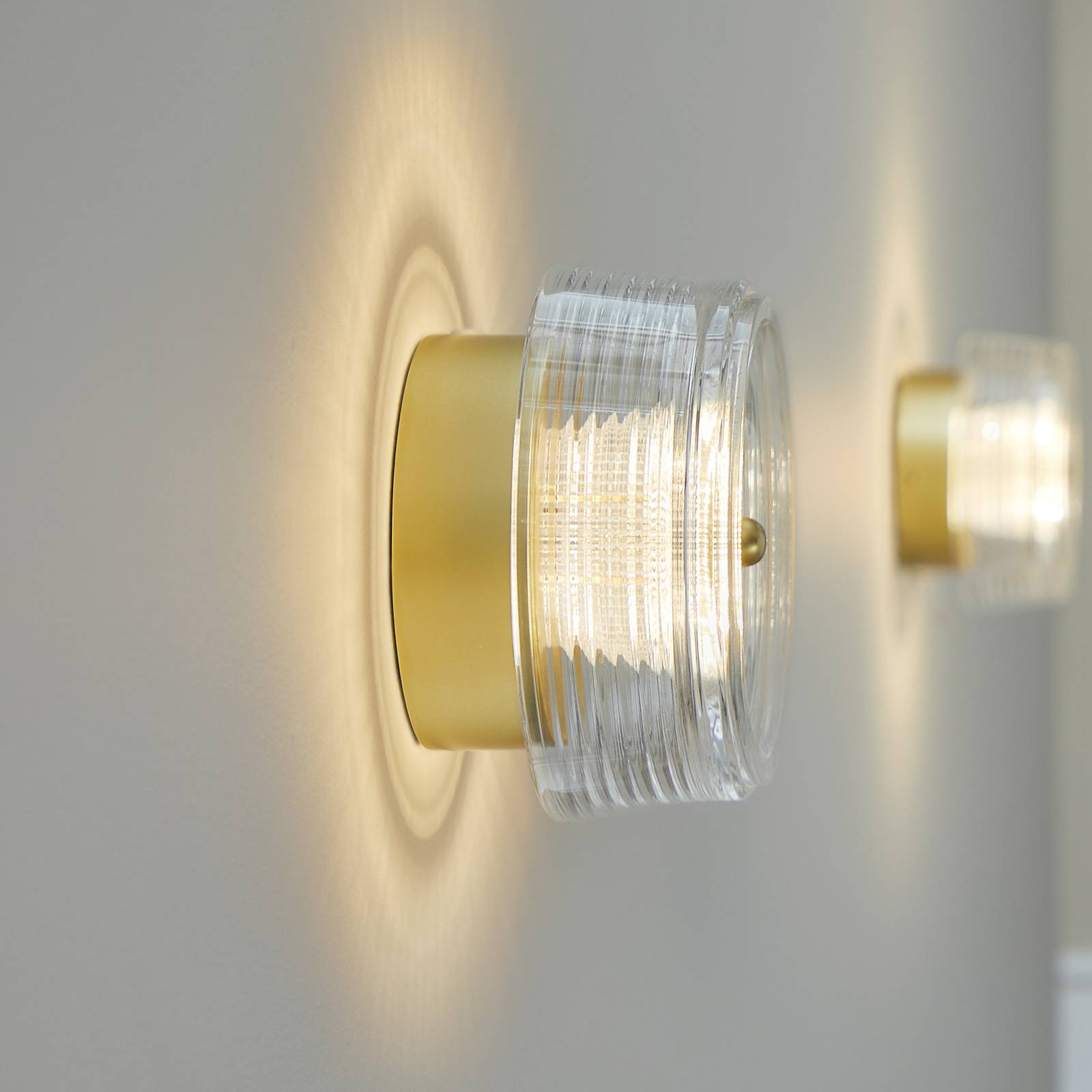 LOOM DESIGN LED-Wandlampe Glow goldfarben/klar Ø 16 cm Acryl LOOM DESIGN LED-Wandlampe Glow goldfarben/klar Ø 16 cm Acryl von LOOM DESIGN