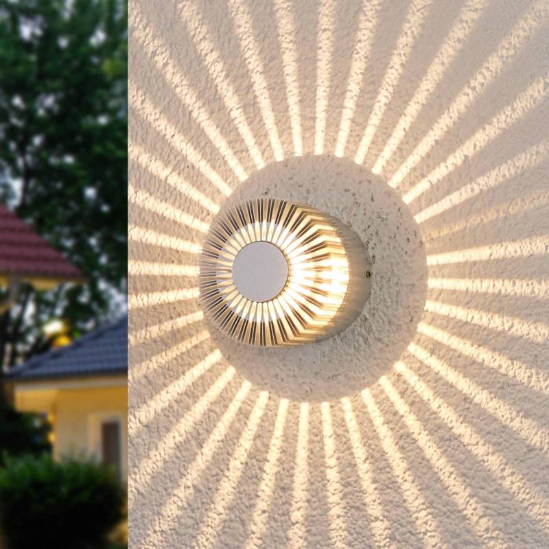 Alufarbene Außenwandleuchte Lennias mit LED von LUCANDE