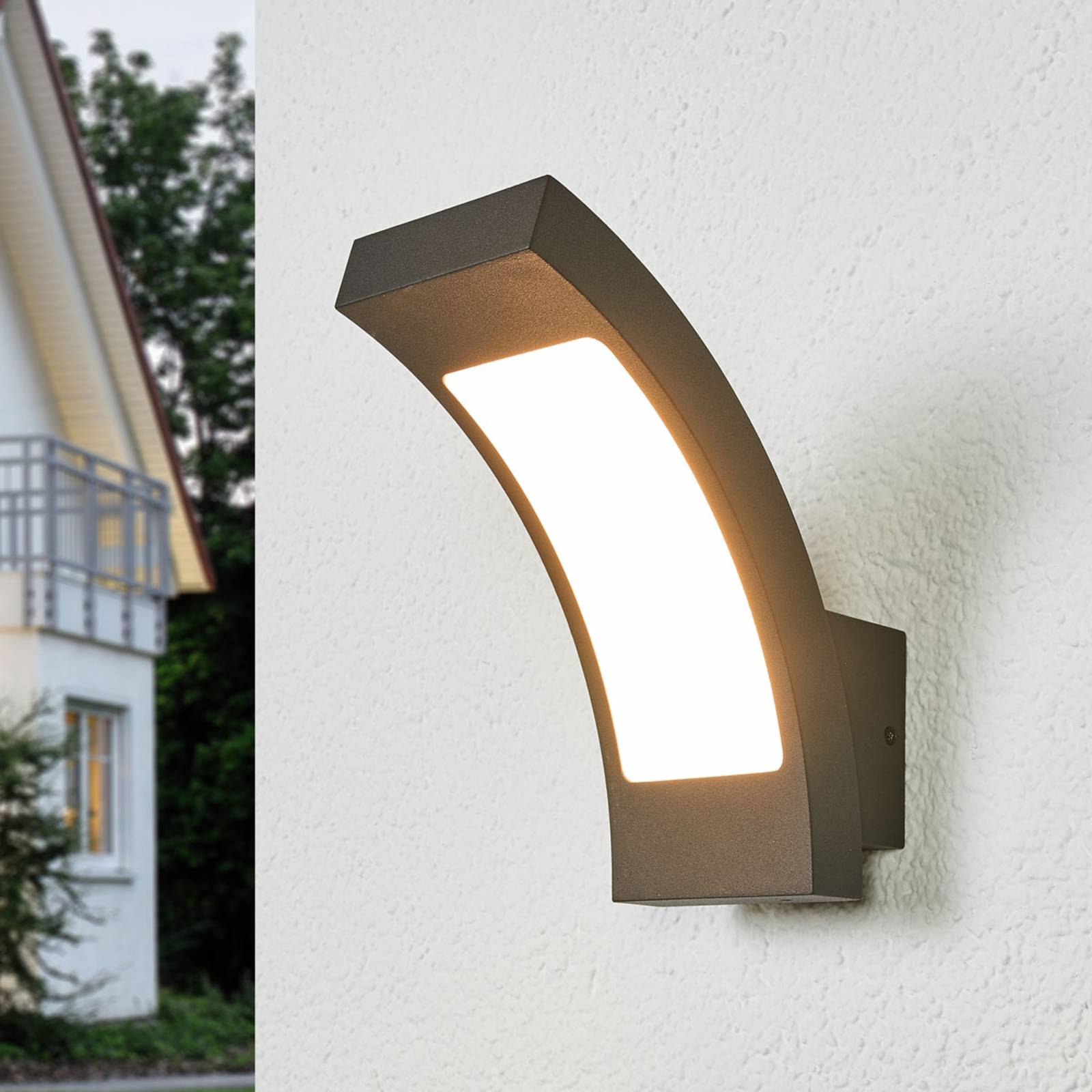 Grafitgraue LED-Außenwandlampe Juvia, IP54 von LUCANDE