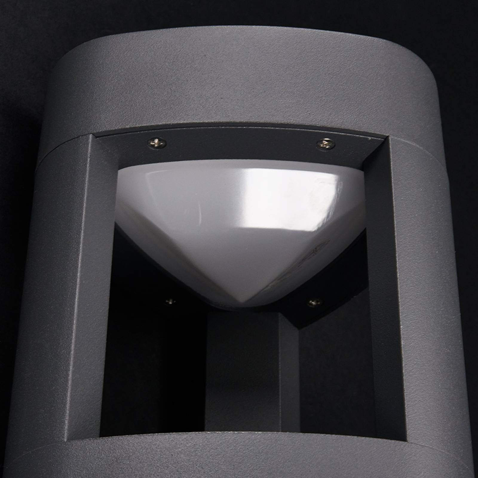 LED-Außenwandleuchte Pirron, dreieckig, Aluminium, schwarz von LUCANDE