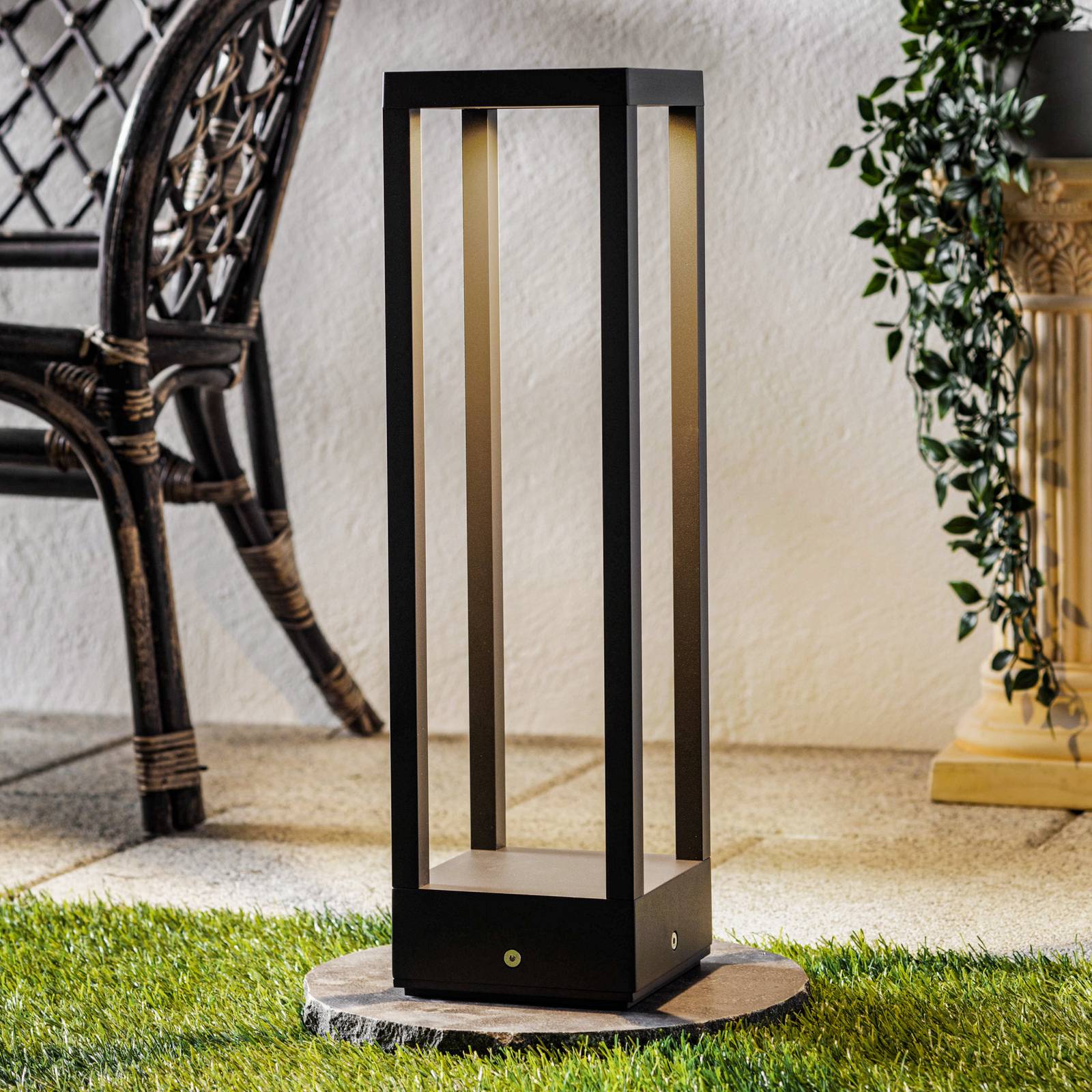 Lucande LED-Sockellampe Carlota, 50 cm, anthrazit, Aluminium Lucande LED-Sockellampe Carlota, 50 cm, anthrazit, Aluminium von LUCANDE