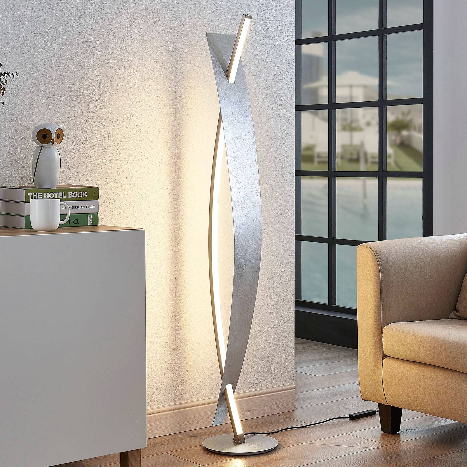 Lucande LED-Stehleuchte Marija, silber, dimmbar, 140 cm Lucande LED-Stehleuchte Marija, silber, dimmbar, 140 cm von LUCANDE