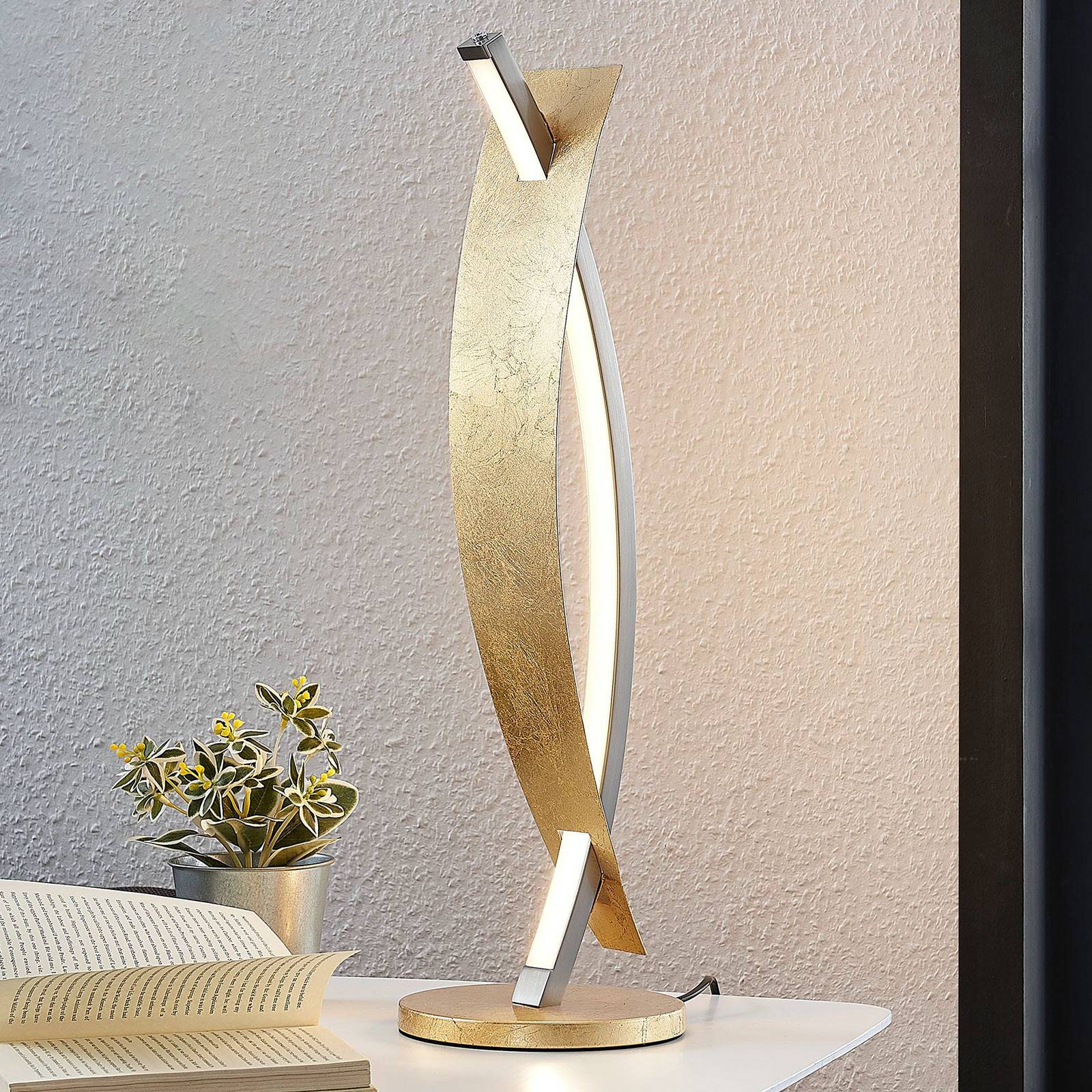 Lucande LED-Tischleuchte Marija, goldfarben, dimmbar, 62 cm Lucande LED-Tischleuchte Marija, goldfarben, dimmbar, 62 cm von LUCANDE