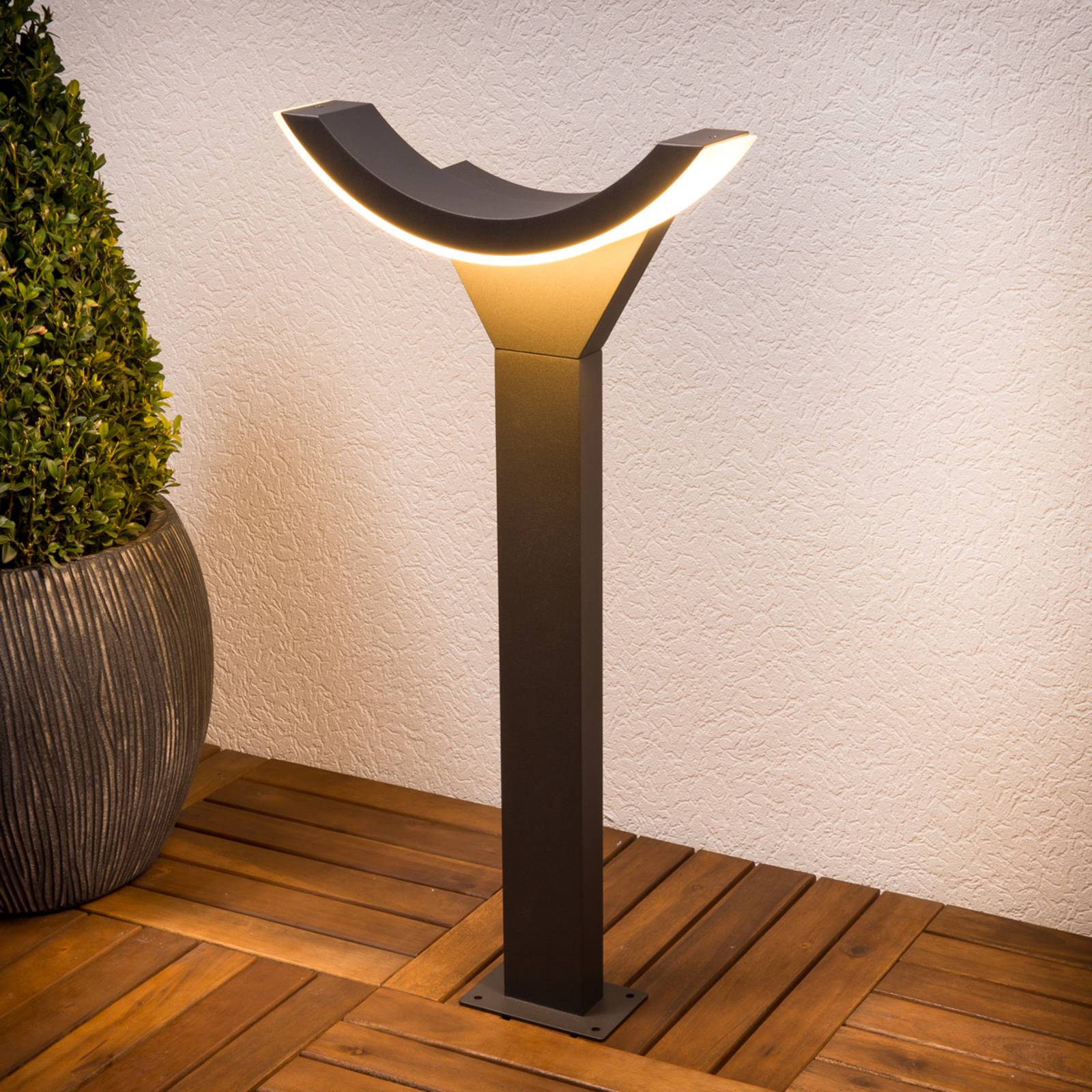 Lucande LED-Wegeleuchte Half, 60 cm, anthrazit, Metall, IP54 Lucande LED-Wegeleuchte Half, 60 cm, anthrazit, Metall, IP54 von LUCANDE
