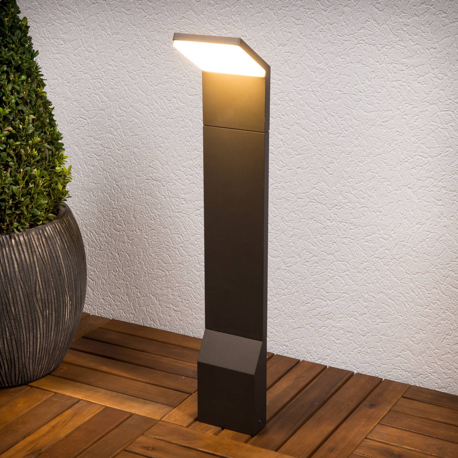 Lucande LED-Wegeleuchte Nevio, 60 cm, anthrazit, Metall Lucande LED-Wegeleuchte Nevio, 60 cm, anthrazit, Metall von LUCANDE