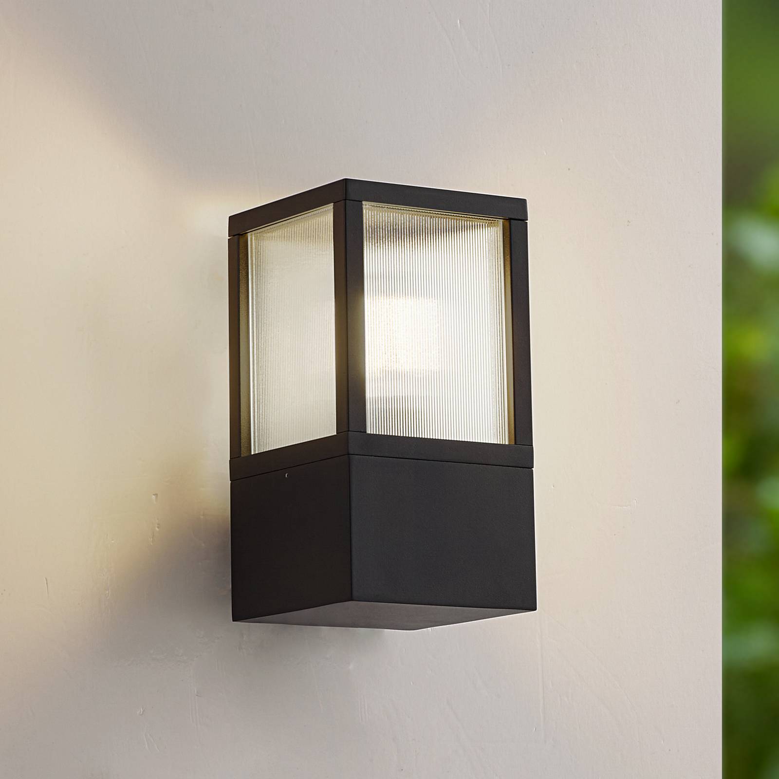 Lucande Außenwandlampe Klemens, schwarz,Metall, IP54, Riffle Lucande Außenwandlampe Klemens, schwarz,Metall, IP54, Riffle von LUCANDE