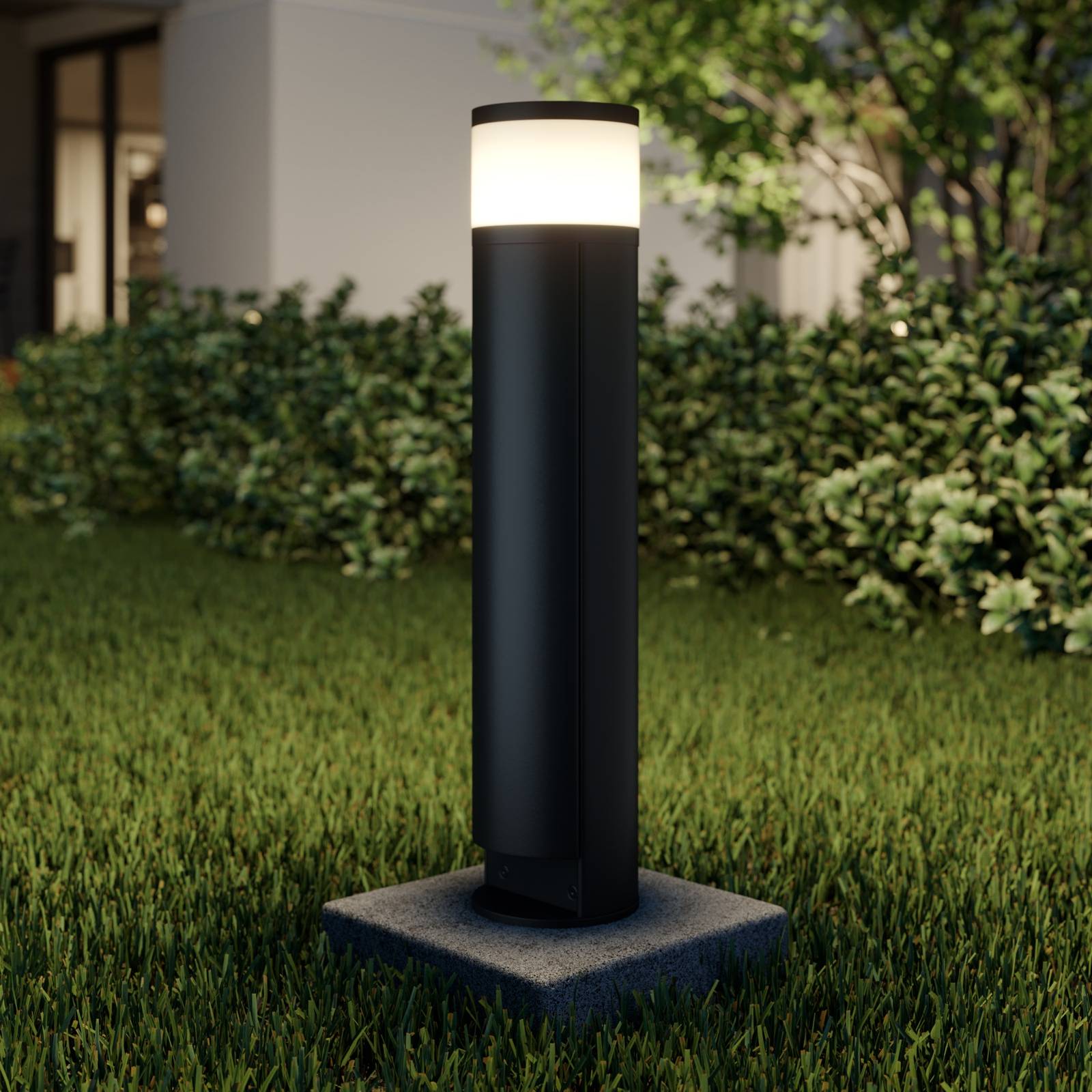 Lucande LED-Sockellampe Corban, grau, Tür, Steckdosen, IP44 Lucande LED-Sockellampe Corban, grau, Tür, Steckdosen, IP44 von LUCANDE