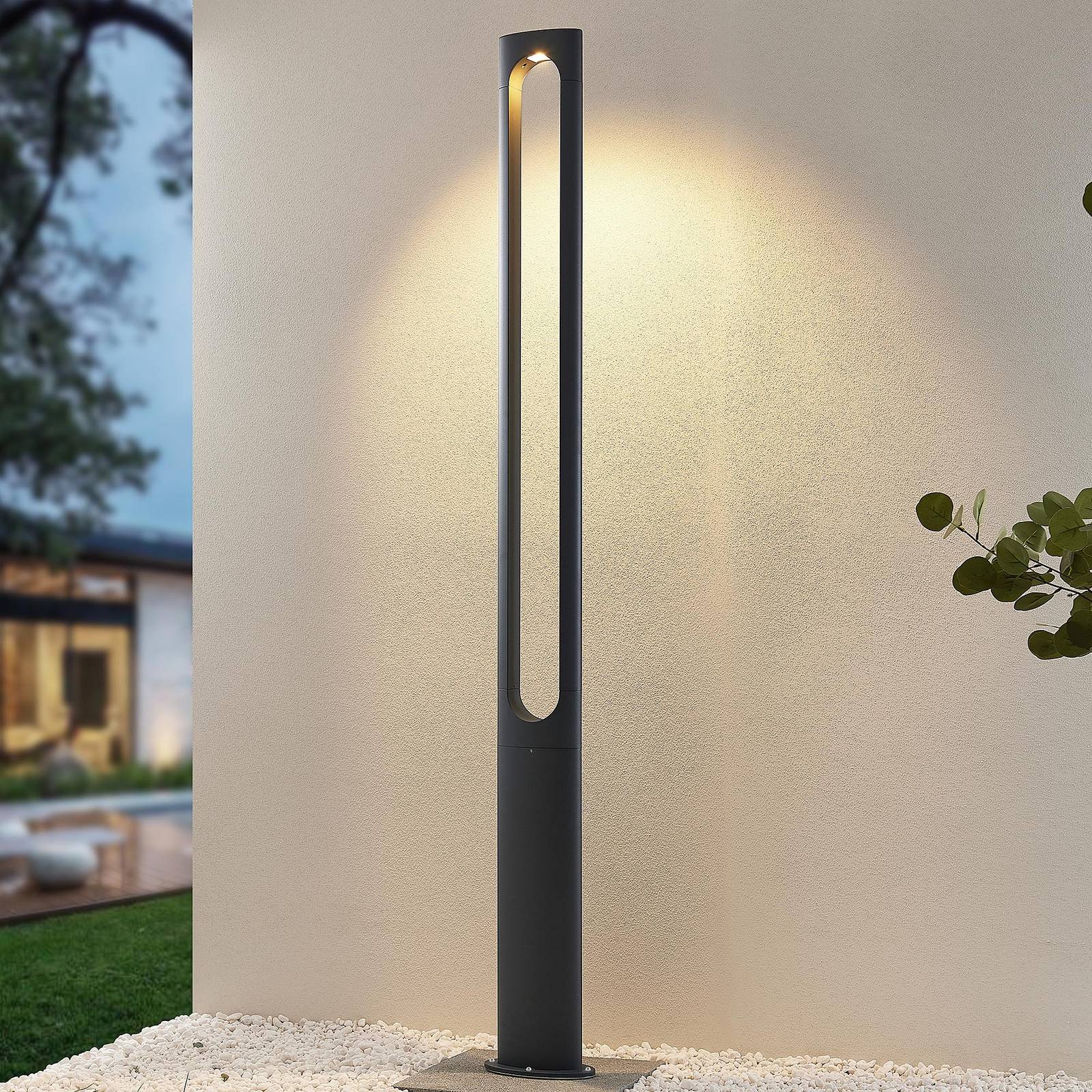 Lucande LED-Außenleuchte Dovino, 200 cm, dunkelgrau, IP65 Lucande LED-Außenleuchte Dovino, 200 cm, dunkelgrau, IP65 von LUCANDE