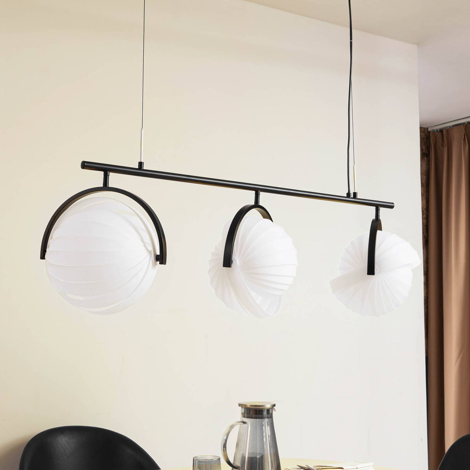 Lucande Hängeleuchte Helva, weiß, 3-flg., 108 cm, drehbar Lucande Hängeleuchte Helva, weiß, 3-flg., 108 cm, drehbar von LUCANDE
