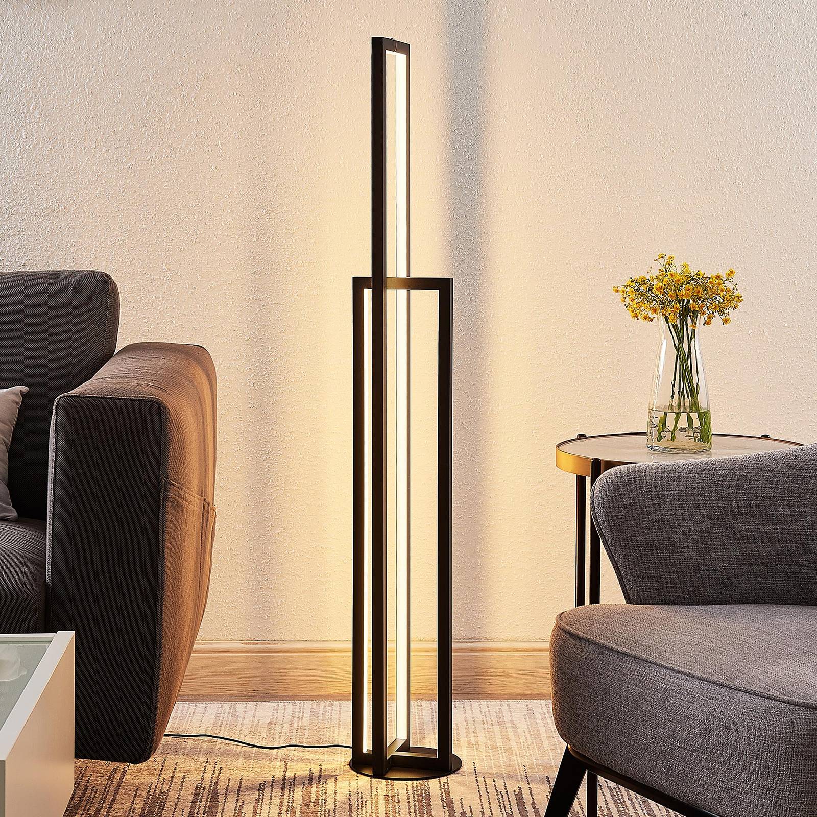 Lucande LED-Stehleuchte Hylda, 123 cm, schwarz, Aluminium von LUCANDE