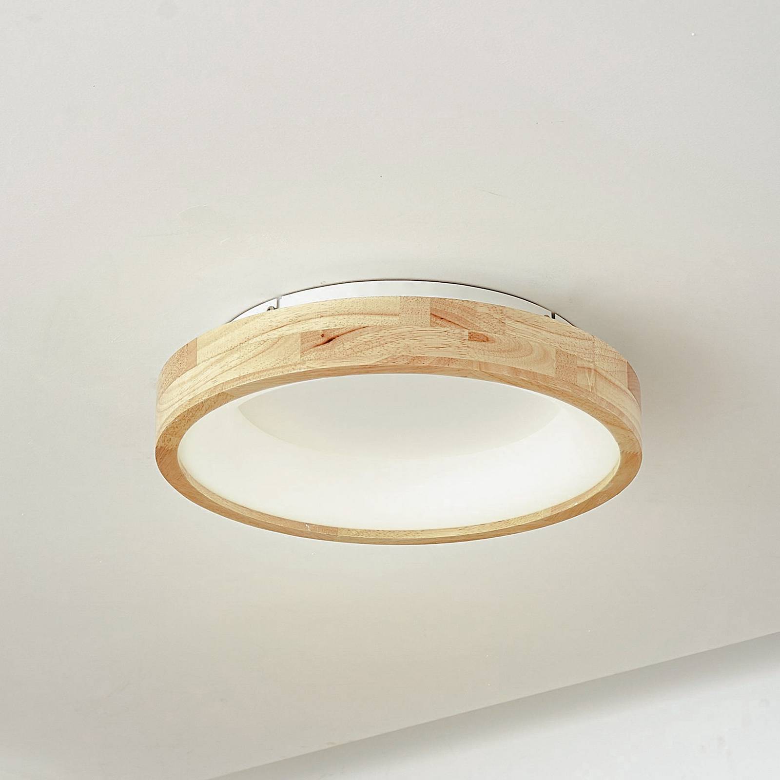 Lucande LED-Deckenleuchte Samvel, Ø 40 cm, Holz Lucande LED-Deckenleuchte Samvel, Ø 40 cm, Holz von LUCANDE