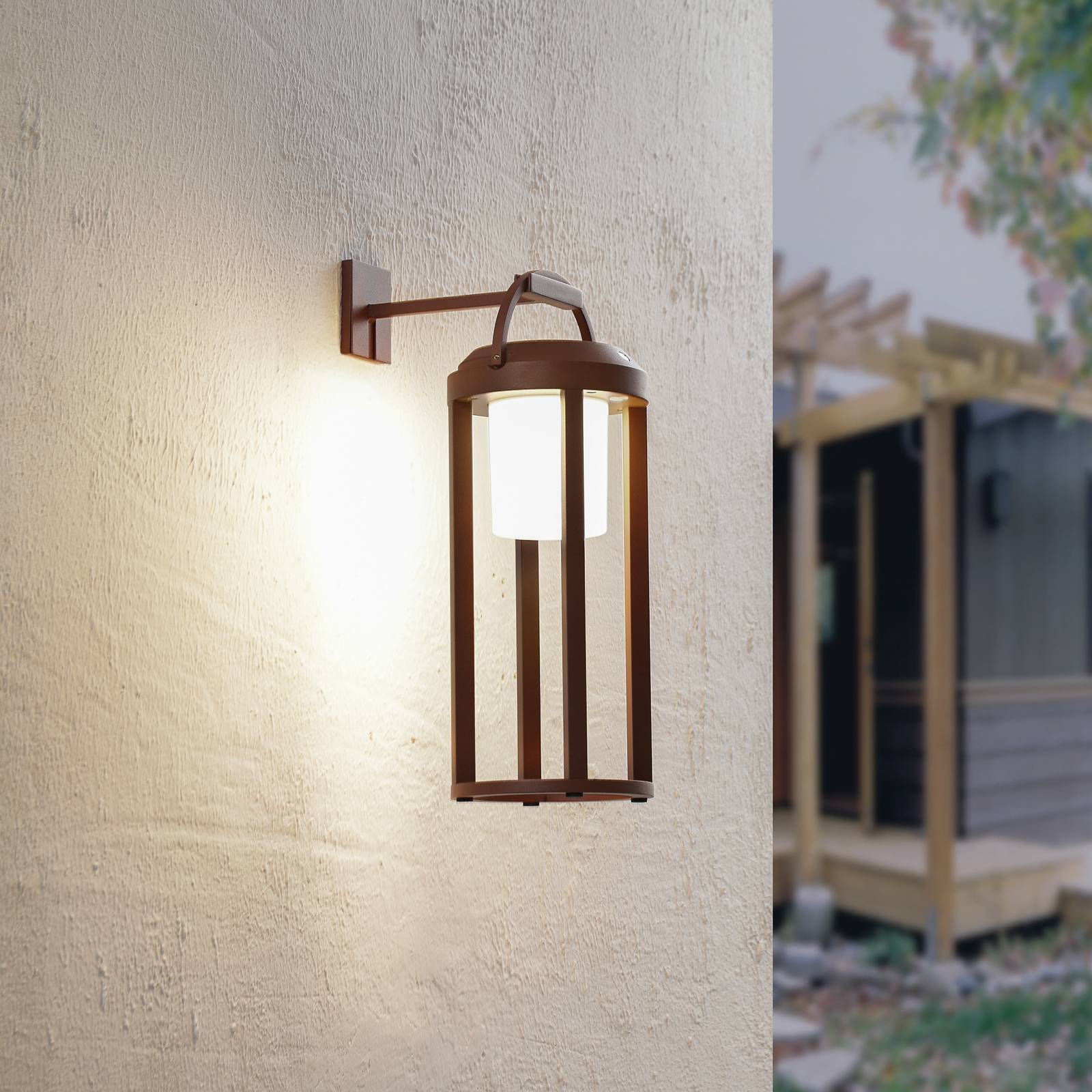 Lucande 2-in-1 LED-Solar-Wandleuchte Tilena, rost, rund, Alu Lucande 2-in-1 LED-Solar-Wandleuchte Tilena, rost, rund, Alu von LUCANDE