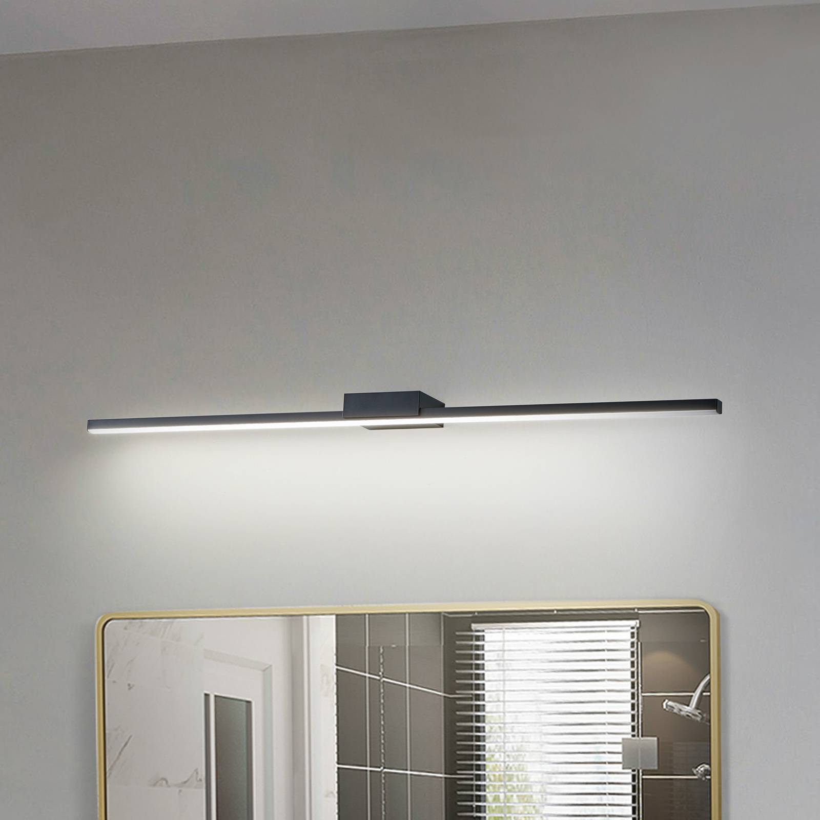 Lucande LED-Spiegellampe Kivana, schwarz, Metall, 90cm, IP44 Lucande LED-Spiegellampe Kivana, schwarz, Metall, 90cm, IP44 von LUCANDE