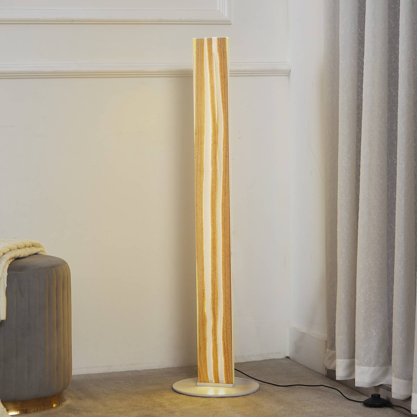 Lucande LED-Stehleuchte Silja, 101 cm, Holz, Harz, 3000K Lucande LED-Stehleuchte Silja, 101 cm, Holz, Harz, 3000K von LUCANDE
