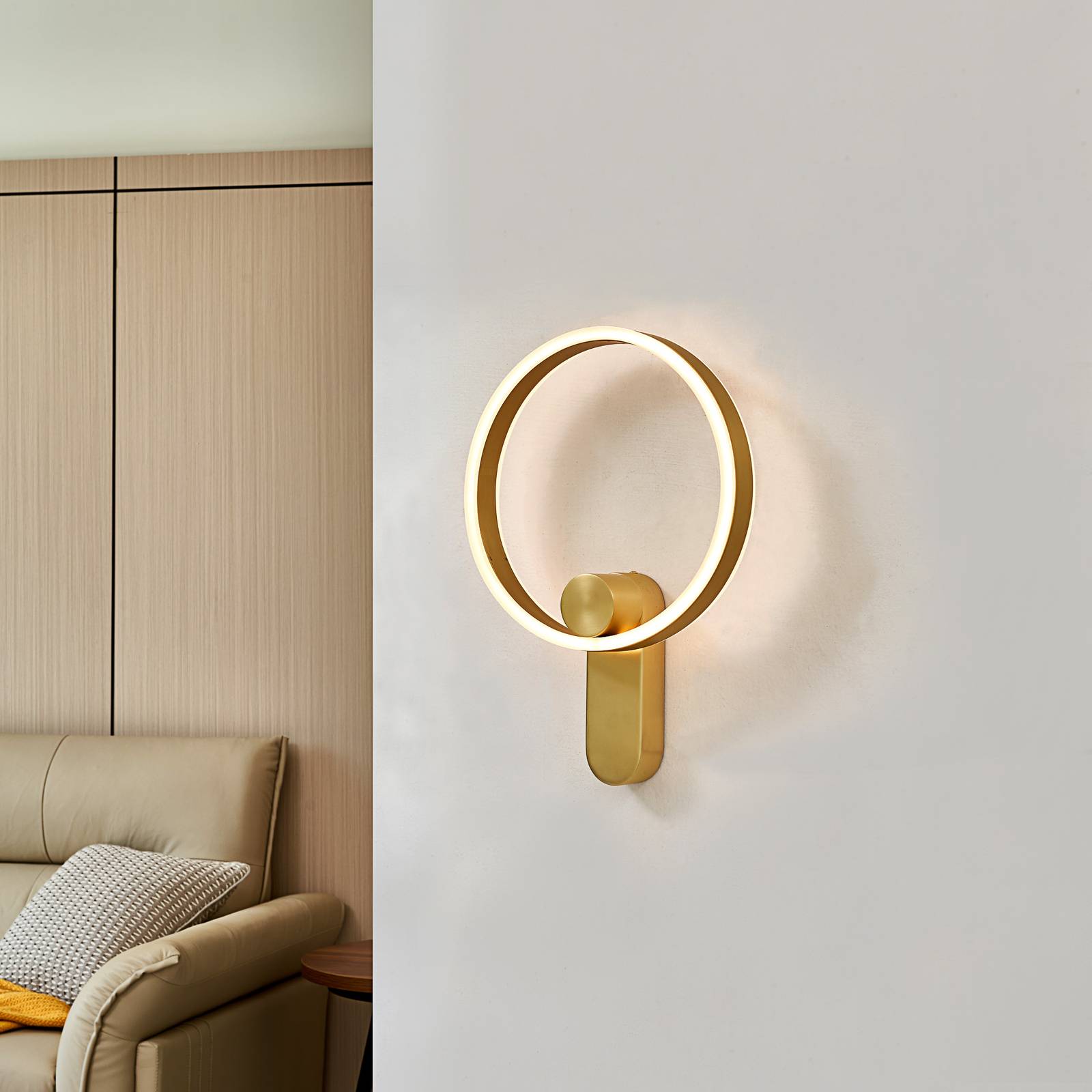 Lucande LED-Wandlampe Yekta, direkt, messingfarben, dimmbar Lucande LED-Wandlampe Yekta, direkt, messingfarben, dimmbar von LUCANDE
