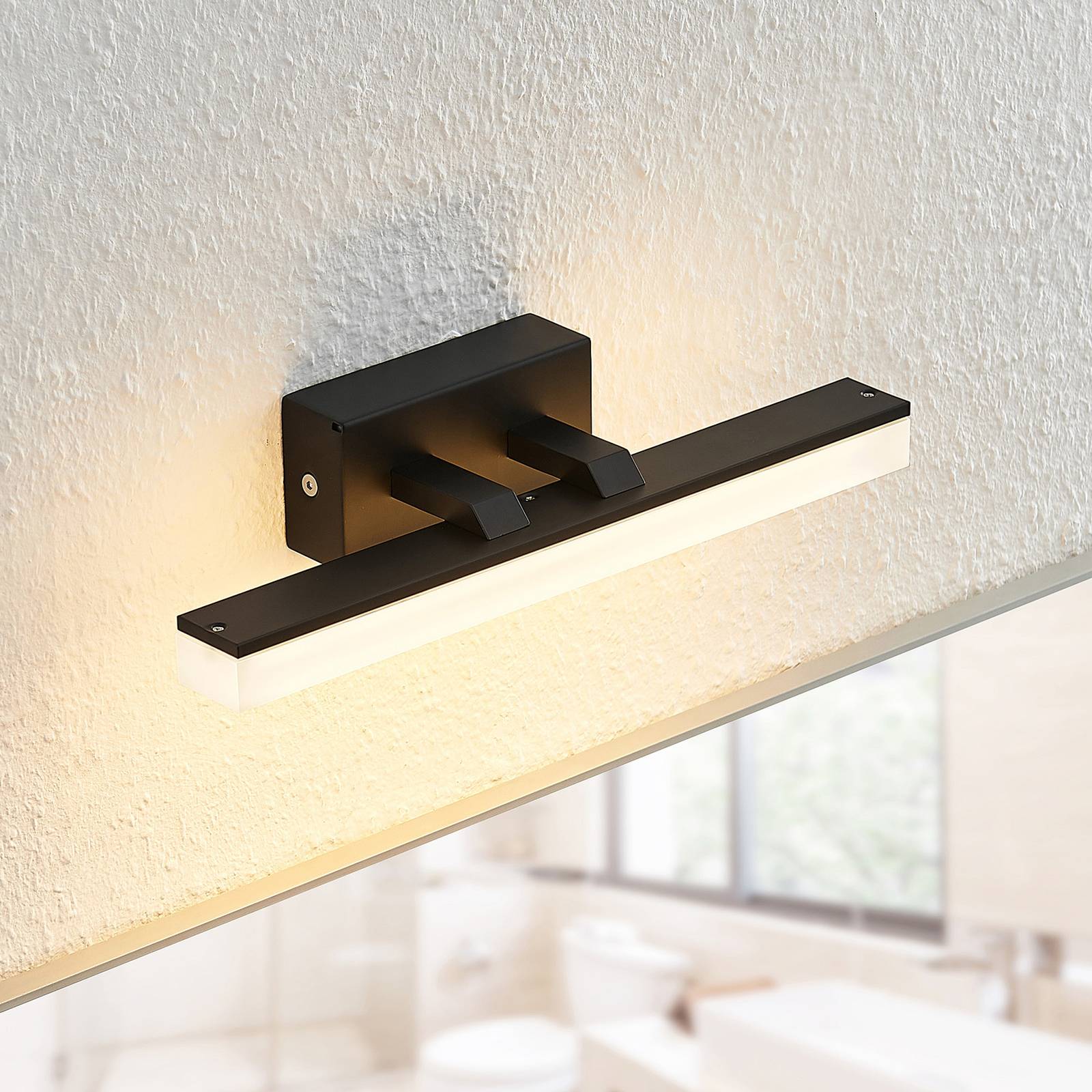 Lucande LED-Wandleuchte Lisana, horizontal, 32 cm, IP44 Lucande LED-Wandleuchte Lisana, horizontal, 32 cm, IP44 von LUCANDE