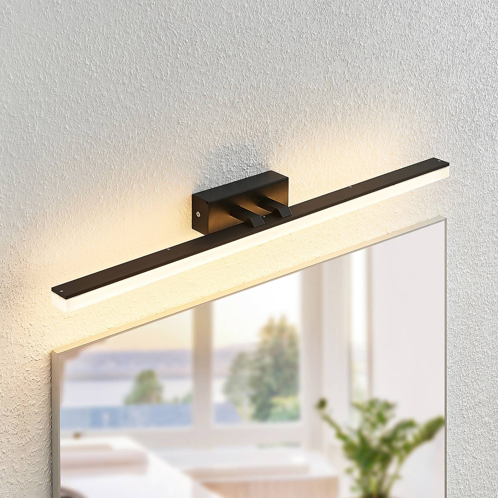 Lucande LED-Wandleuchte Lisana, horizontal, 75 cm, IP44 Lucande LED-Wandleuchte Lisana, horizontal, 75 cm, IP44 von LUCANDE