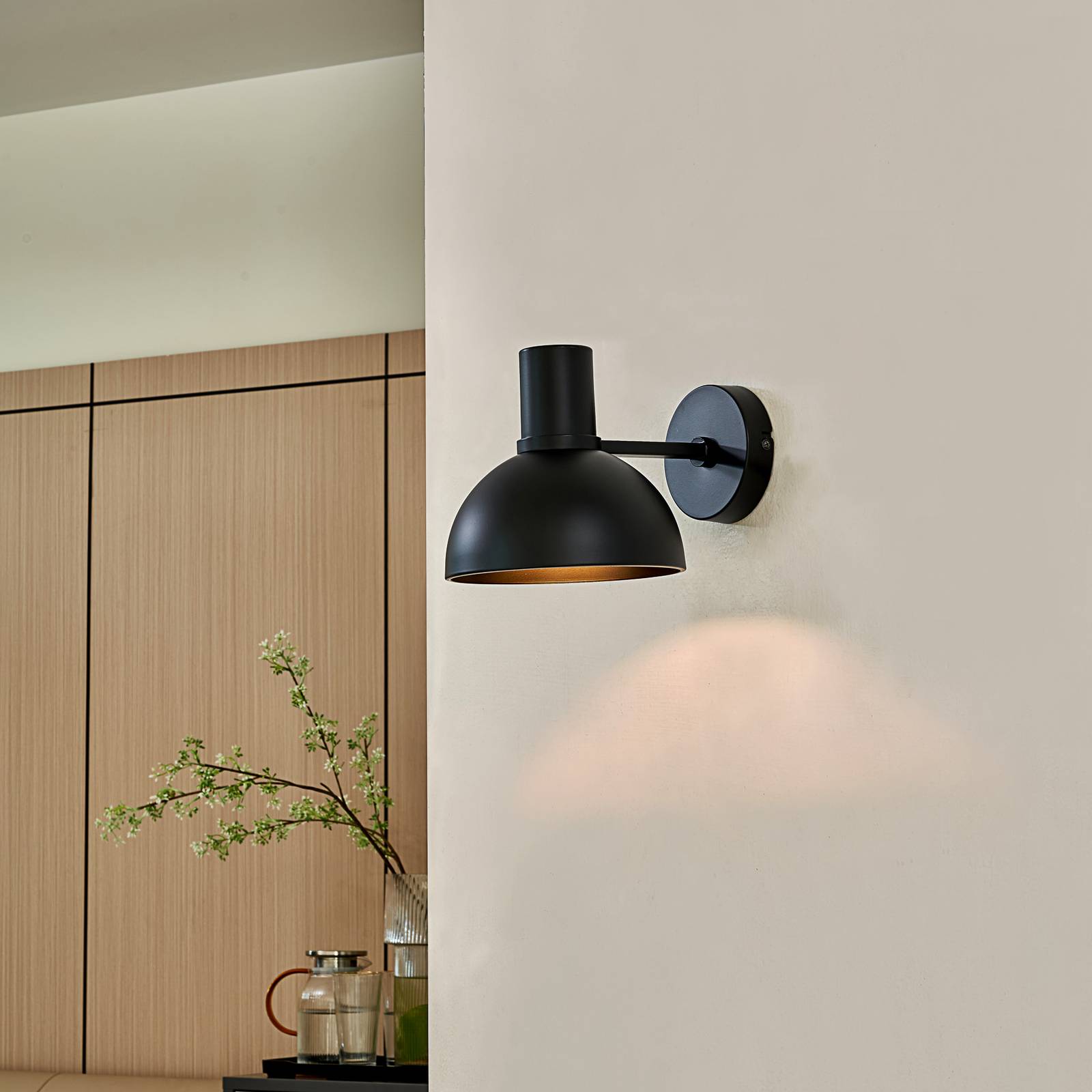 Lucande Mostrid Wandlampe aus schwarzem Eisen Lucande Mostrid Wandlampe aus schwarzem Eisen von LUCANDE