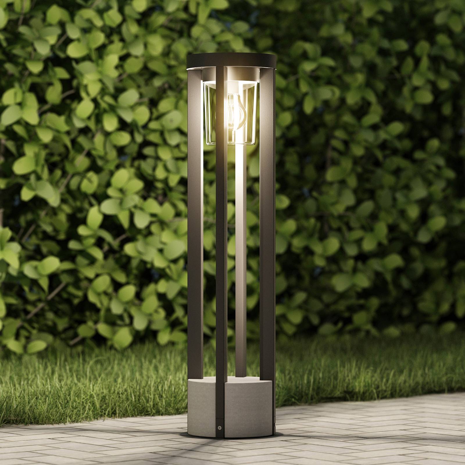 Lucande Wegeleuchte Overa, grau, Metall, 68 cm, IP44, E27 Lucande Wegeleuchte Overa, grau, Metall, 68 cm, IP44, E27 von LUCANDE