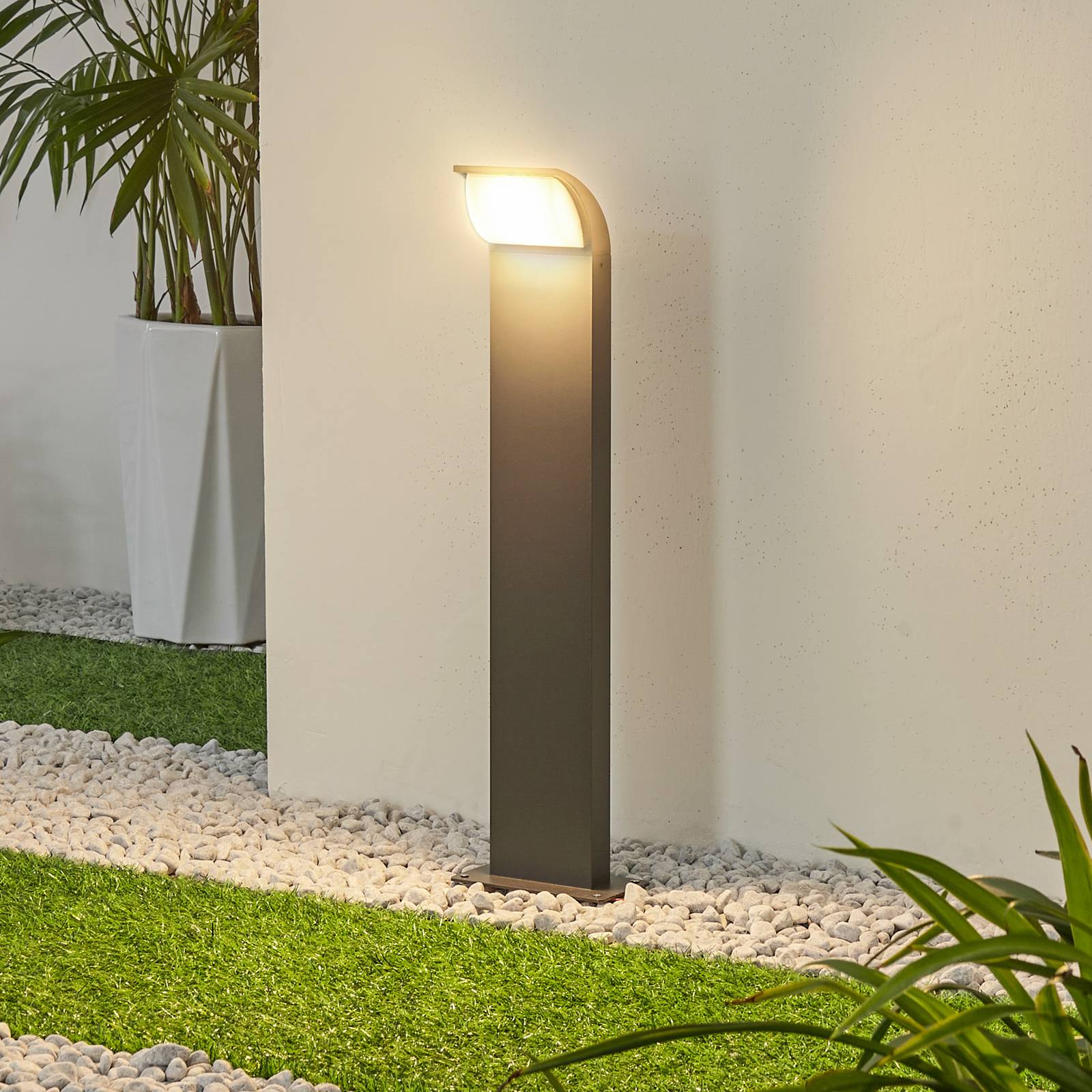 Lucande LED-Sockelleuchte Tinna, 60 cm, anthrazit, IP65 Lucande LED-Sockelleuchte Tinna, 60 cm, anthrazit, IP65 von LUCANDE