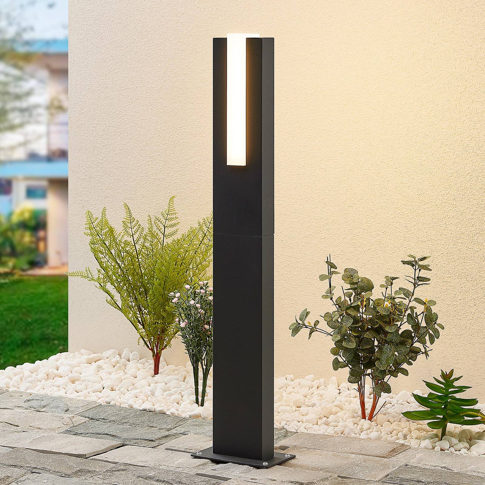 Lucande LED-Wegeleuchte Virgalia, 65 cm, IP65, anthrazit Lucande LED-Wegeleuchte Virgalia, 65 cm, IP65, anthrazit von LUCANDE
