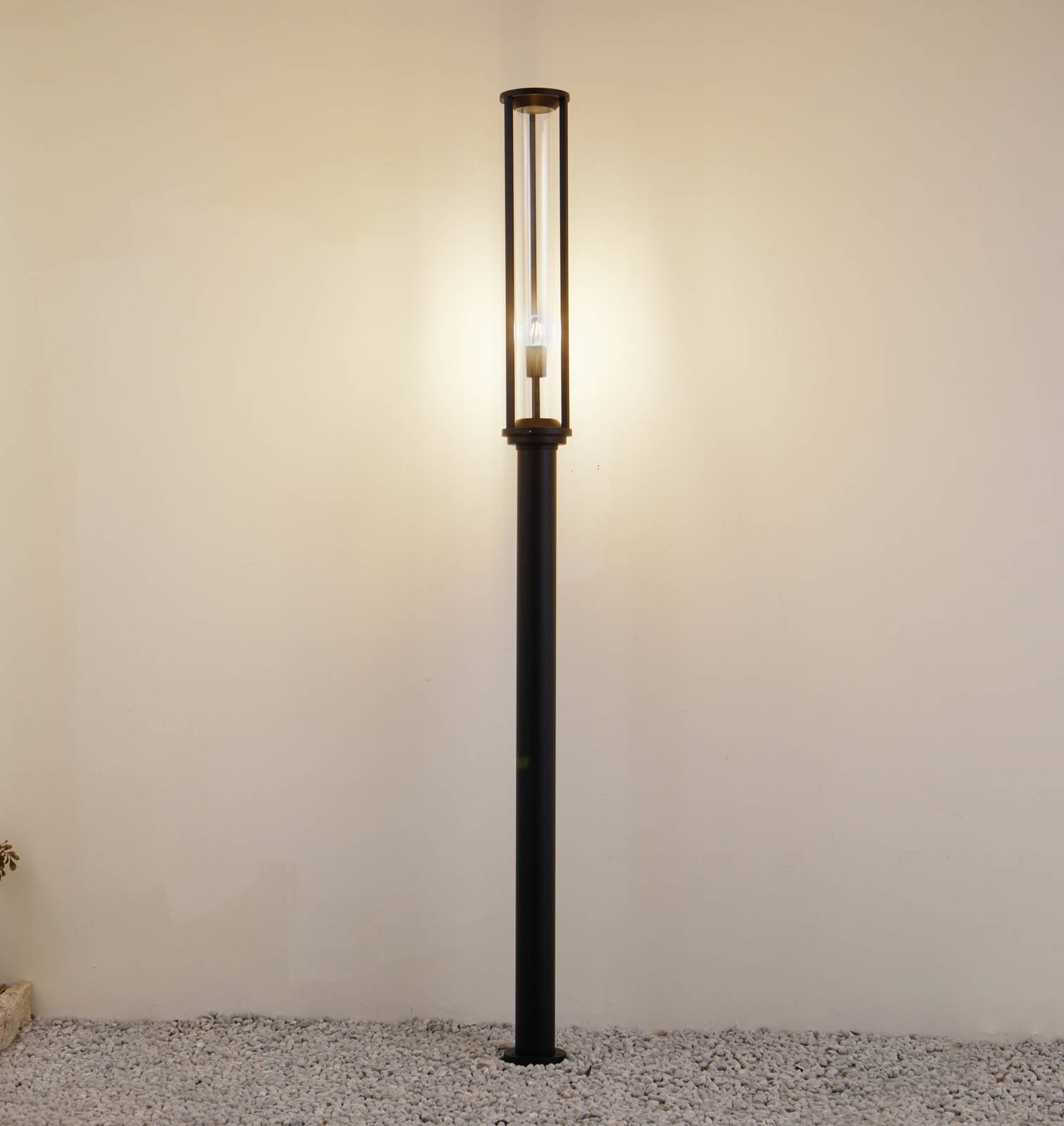 Lucande Außenleuchte Alivaro, schwarz, 220 cm, E27, IP65 Lucande Außenleuchte Alivaro, schwarz, 220 cm, E27, IP65 von LUCANDE