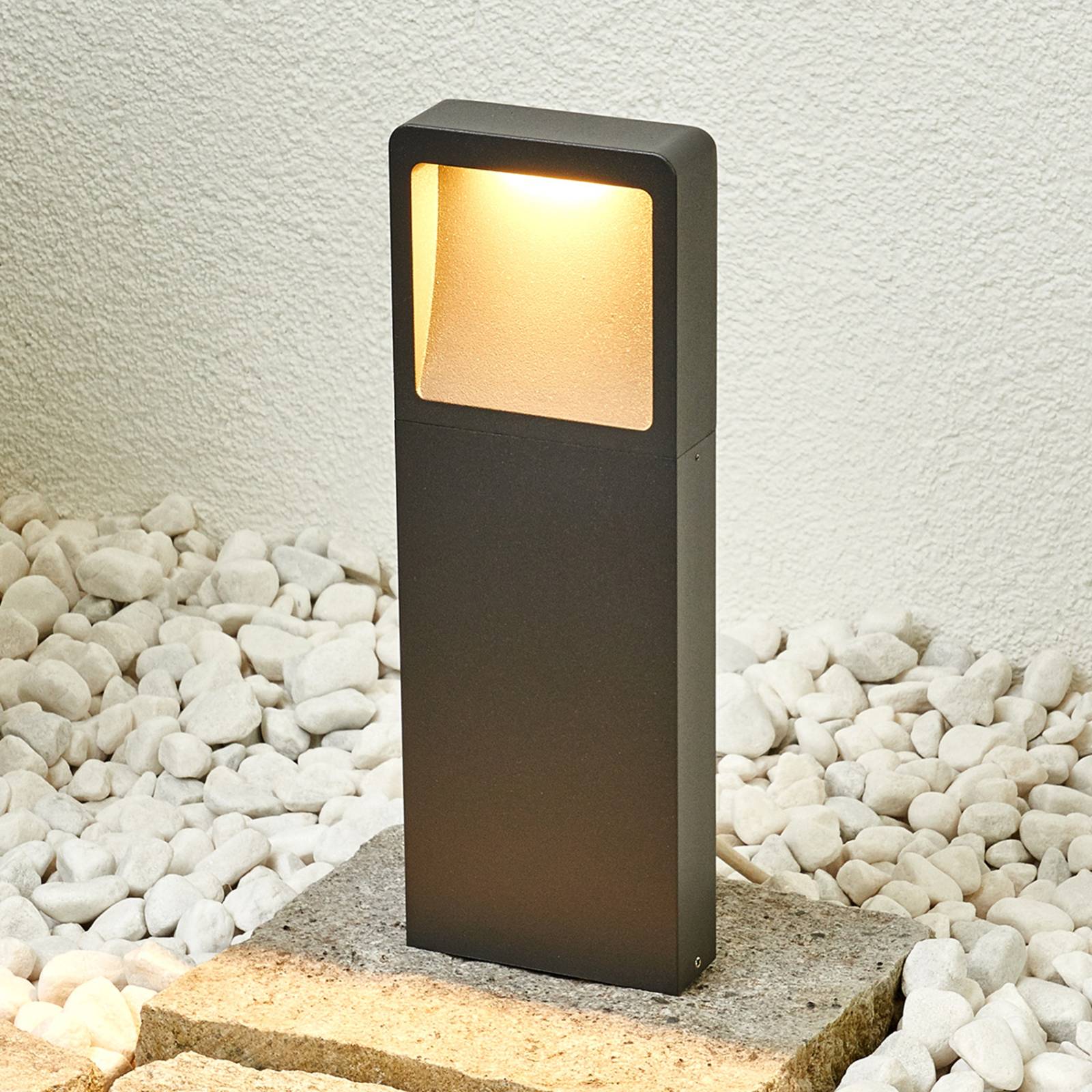 Lucande LED-Sockellampe Leya, 35 cm, anthrazit, Metall, IP54 Lucande LED-Sockellampe Leya, 35 cm, anthrazit, Metall, IP54 von LUCANDE