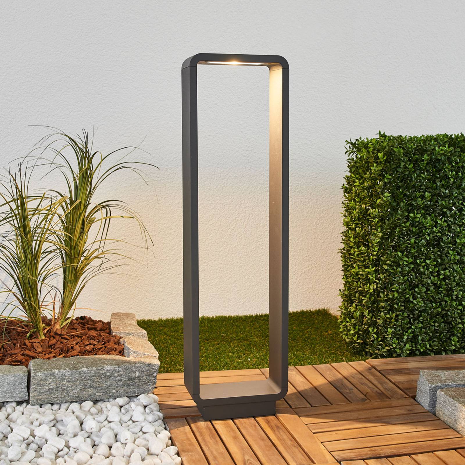 Lucande LED-Wegeleuchte Ninon, 80 cm, anthrazit, Metall Lucande LED-Wegeleuchte Ninon, 80 cm, anthrazit, Metall von LUCANDE