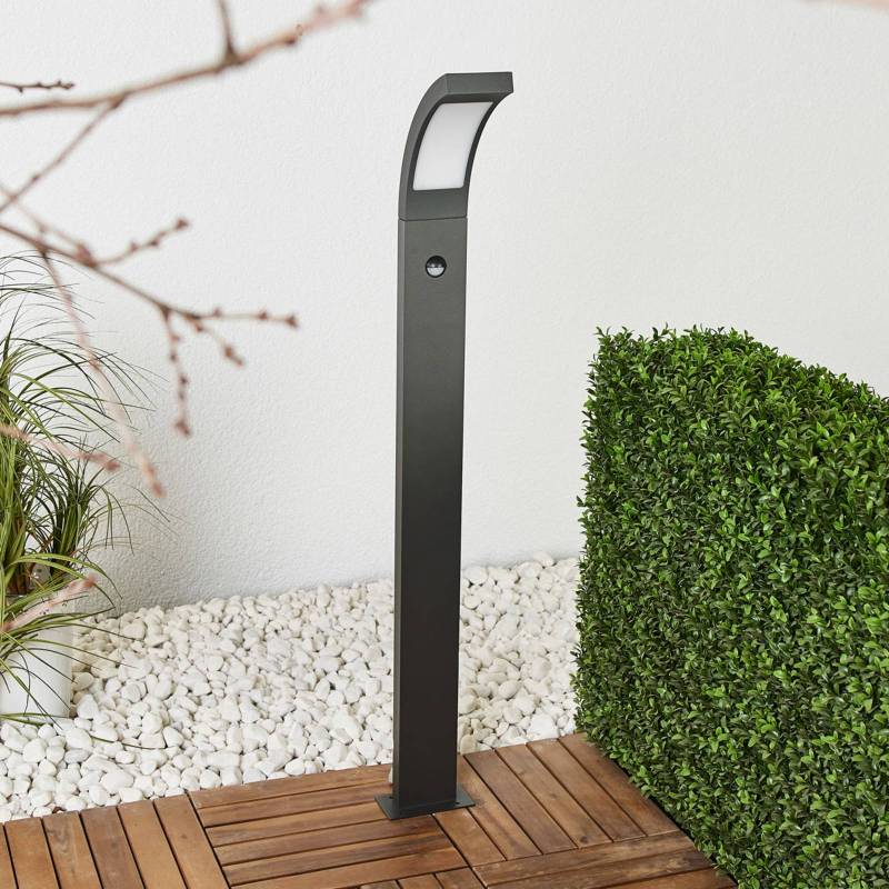 Lucande LED-Wegeleuchte Juvia, 100 cm, Bewegungsmelder, IP54 von LUCANDE