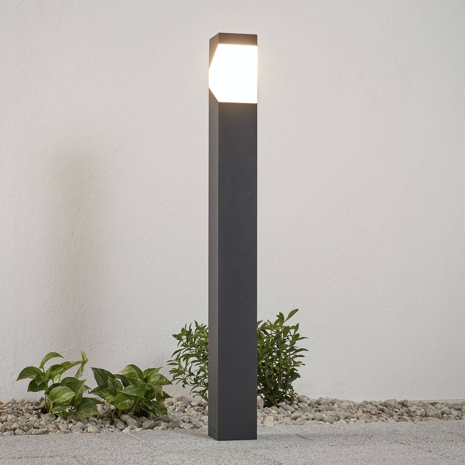 Lucande Wegeleuchte Kiran, 100 cm, grau, Metall, IP44, E27 Lucande Wegeleuchte Kiran, 100 cm, grau, Metall, IP44, E27 von LUCANDE
