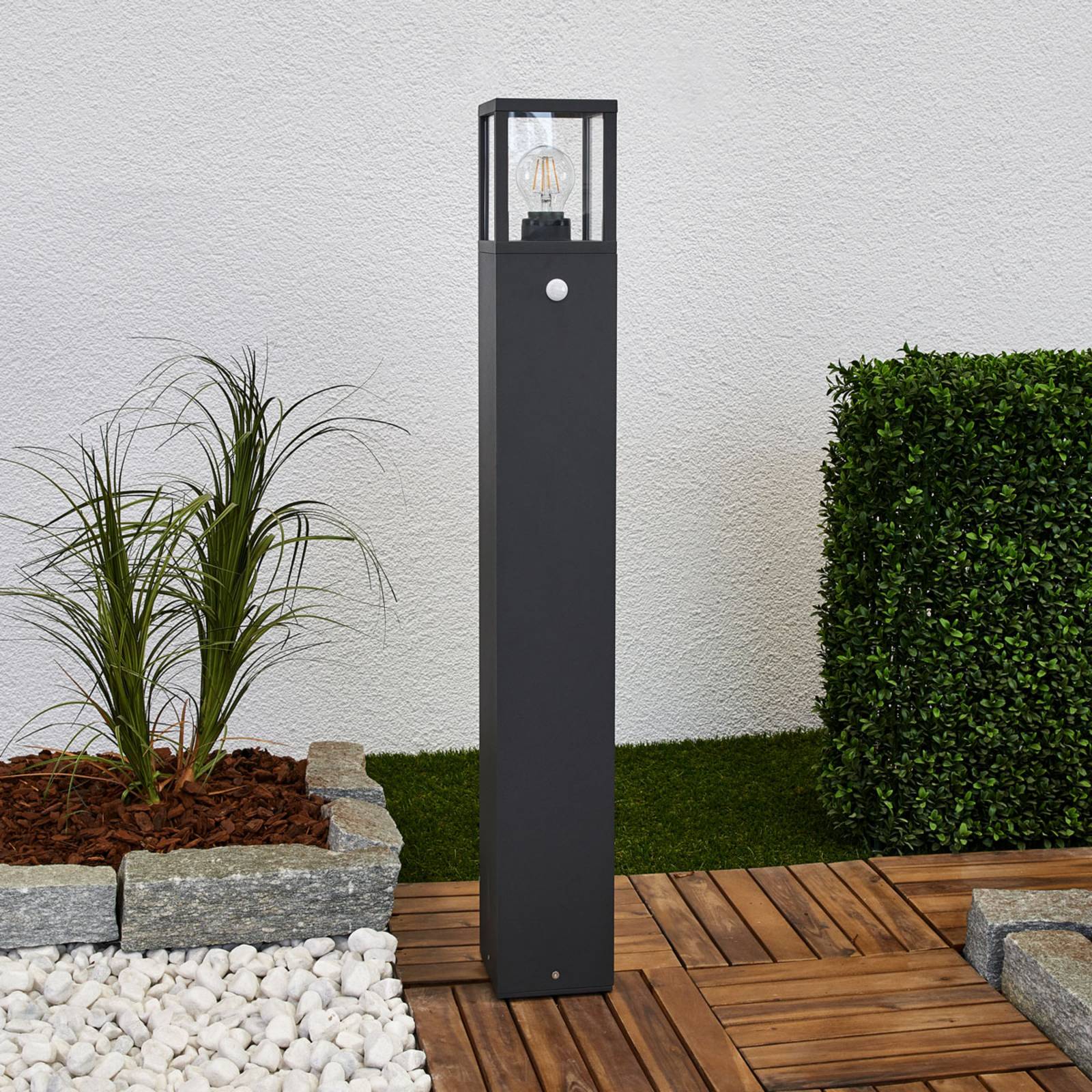 Lucande Wegeleuchte Klemens, 90 cm, Sensor, anthrazit, E27 Lucande Wegeleuchte Klemens, 90 cm, Sensor, anthrazit, E27 von LUCANDE