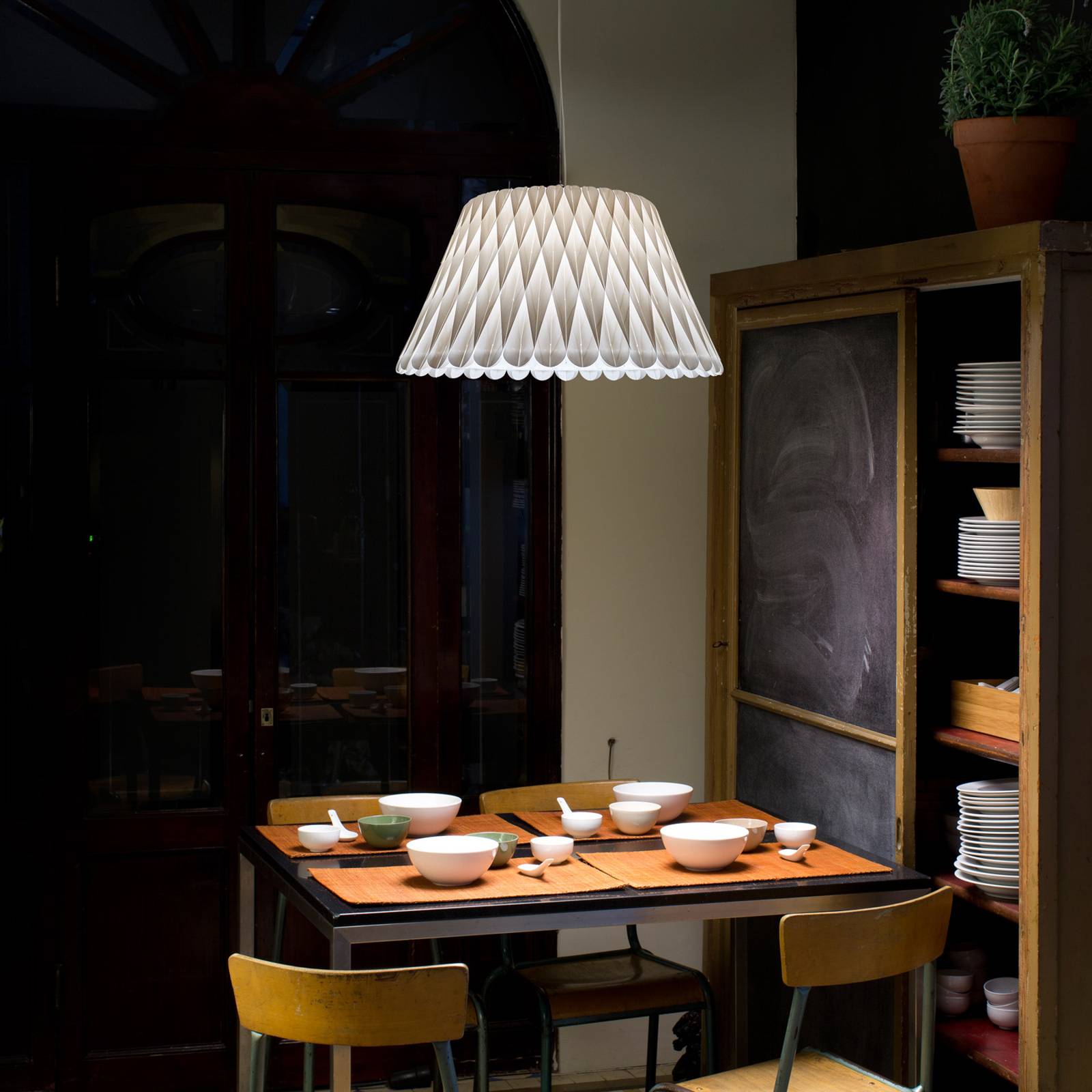 LZF Lola Medium Hängeleuchte E27 schwarz-elfenbein LZF Lola Medium Hängeleuchte E27 schwarz-elfenbein von LZF LamPS