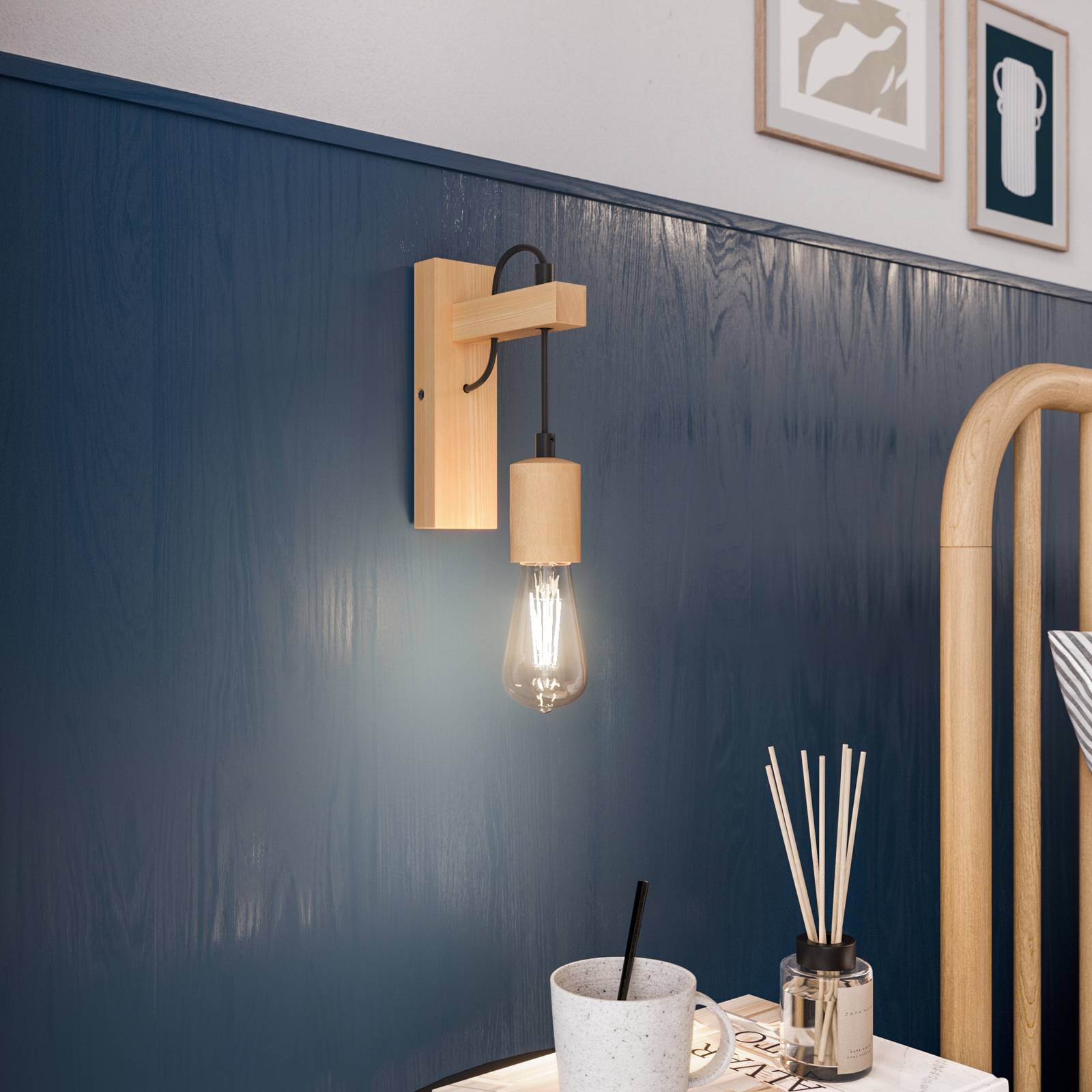 Wandleuchte Tyske aus Holz, oliv Wandleuchte Tyske aus Holz, oliv von Lamkur