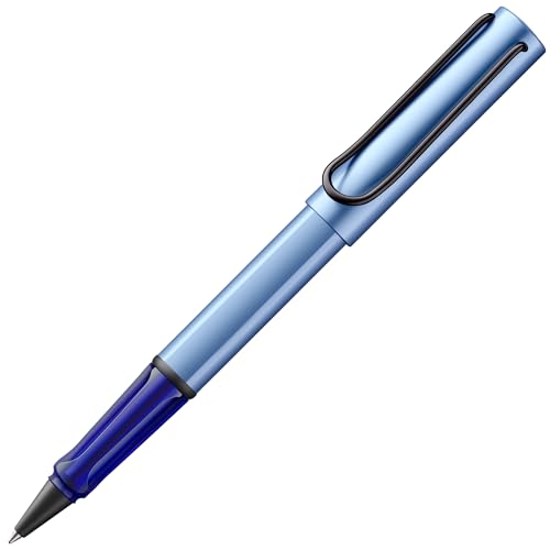 LAMY AL-star aquatic Tintenroller - leichter Stift mit transparenten, ergonomischen Griff & Strichbreite M - Gehäuse aus Aluminium – mit Tintenrollermine M 63 Strichbreite M in schwarz LAMY AL-star aquatic Tintenroller - leichter Stift mit transparenten, ergonomischen Griff & Strichbreite M - Gehäuse aus Aluminium – mit Tintenrollermine M 63 Strichbreite M in schwarz von Lamy