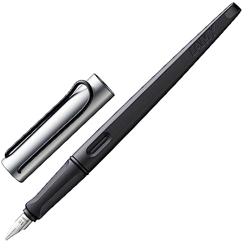 Lamy joy AL Schönschreibfüller – Füllhalter mit ergonomischem Griff & polierter Stahlfeder in Strichbreite 1,5 mm – Kalligraphie Füller mit Bandzugfeder – inkl. Tintenpatrone T 10 blau Lamy joy AL Schönschreibfüller – Füllhalter mit ergonomischem Griff & polierter Stahlfeder in Strichbreite 1,5 mm – Kalligraphie Füller mit Bandzugfeder – inkl. Tintenpatrone T 10 blau von Lamy