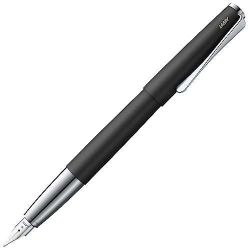 LAMY studio Füllhalter 067 - Füller aus rostfreiem Edelstahl in schwarzem Soft-Lack-Finish mit hochglänzendem Griffstück und propellerförmigem Clip – Federstärke M, 1 Stück (1er Pack) von Lamy