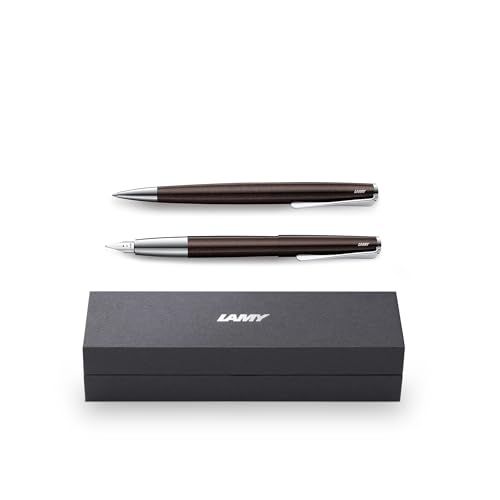 LAMY studio darkbrown Set aus Füllhalter Federstärke M inkl. Tintenpatrone T 10 blau und Kugelschreiber Mine M inkl. Tintenroller-Mine M 63 schwarz in einer Geschenkverpackung LAMY studio darkbrown Set aus Füllhalter Federstärke M inkl. Tintenpatrone T 10 blau und Kugelschreiber Mine M inkl. Tintenroller-Mine M 63 schwarz in einer Geschenkverpackung von Lamy