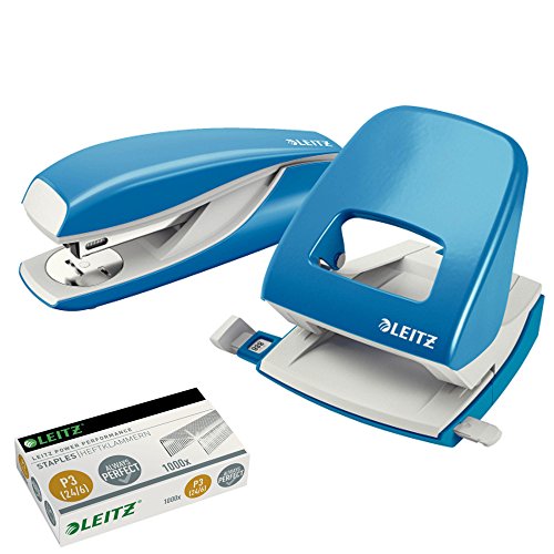 Leitz 5008 NeXXt Series Bürolocher, Metall, bis zu 30 Blatt / Kombi-Set mit Heftgerät + 1000 Klammern extra (hellblau) von Leitz