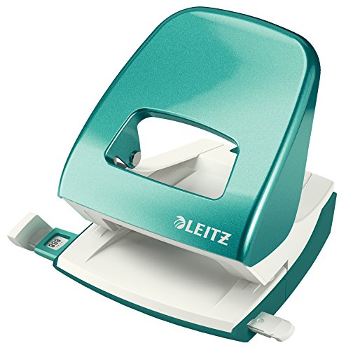 Leitz Büro Locher aus Metall, Für 30 Blatt, Anschlagschiene mit Formatvorgaben, Ergonomisches Design, Blister-Verpackung, eisblau, WOW-Serie, 50082051 von Leitz